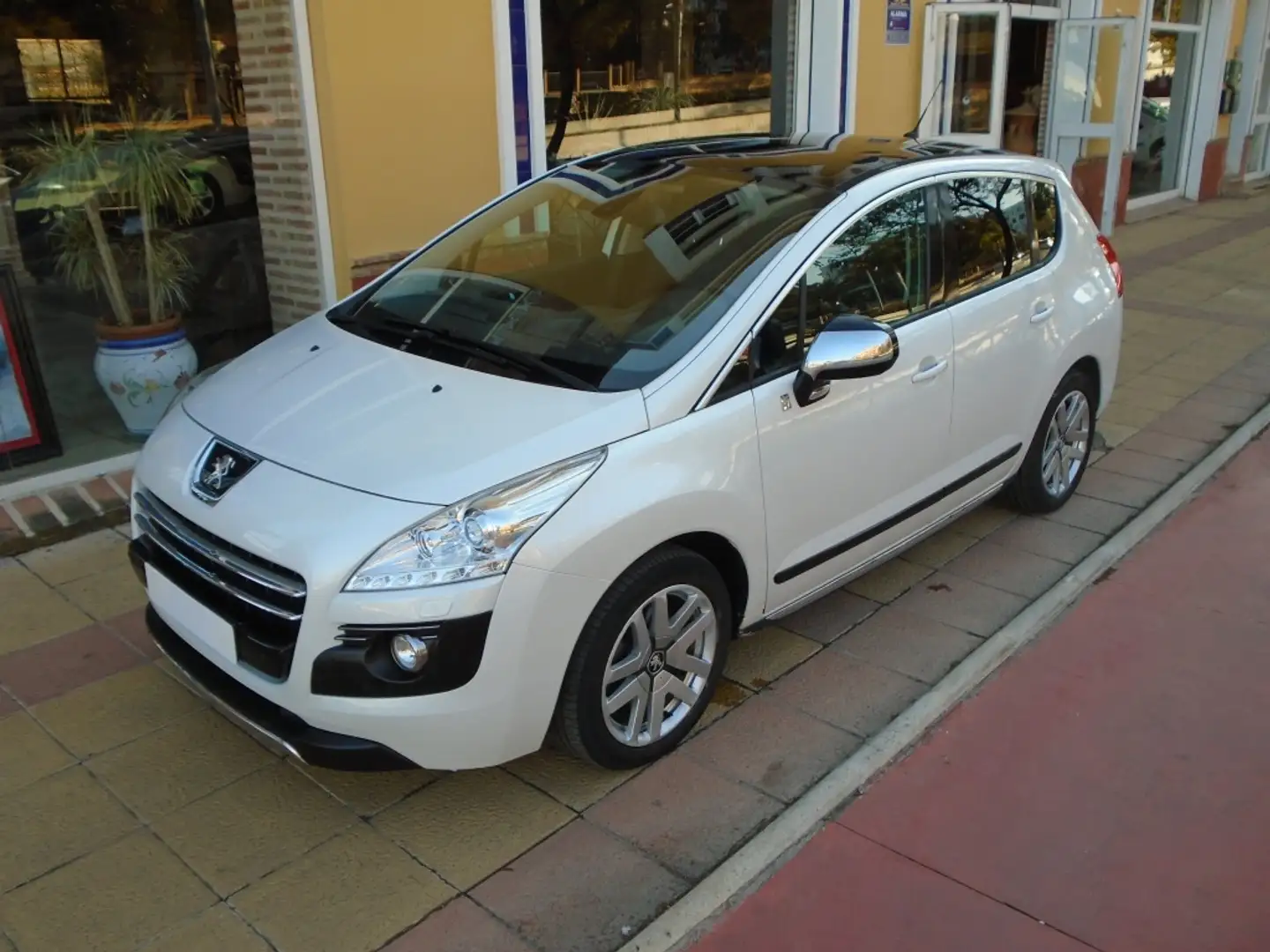 Peugeot 3008 HYbrid4 Alb - 1