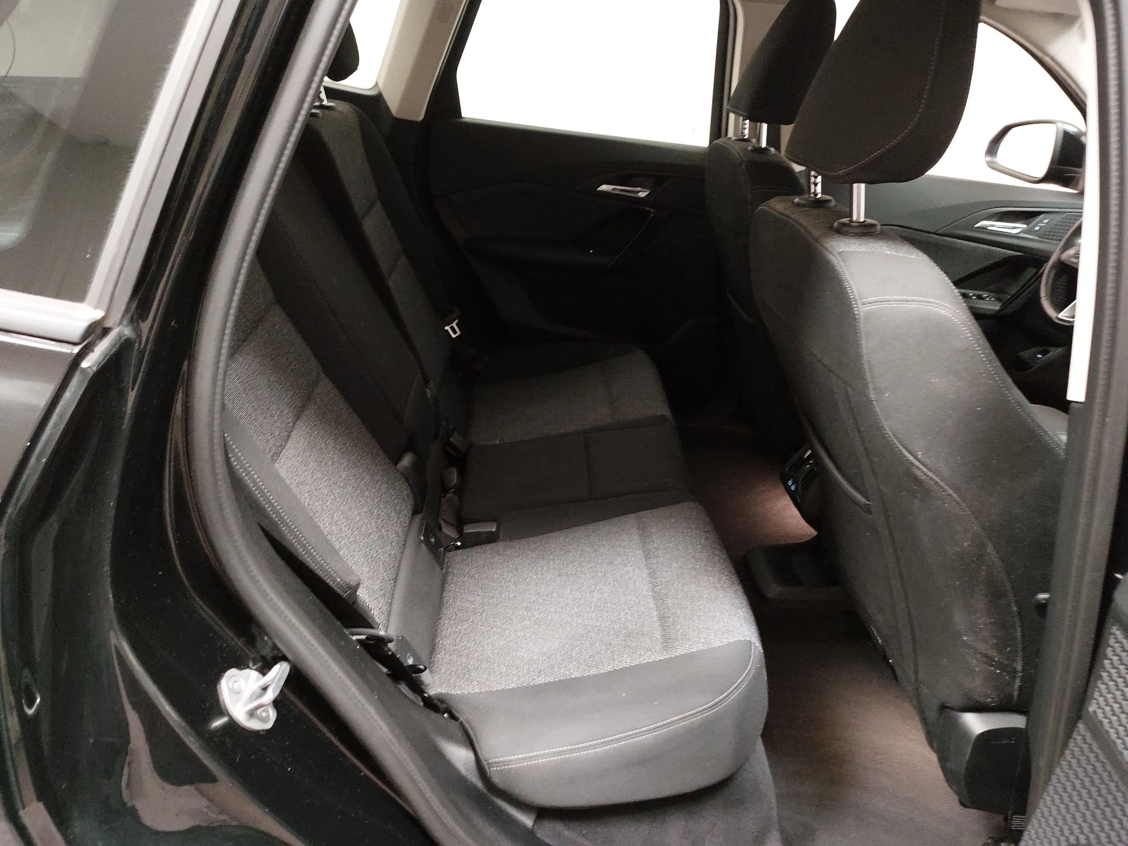 BMW iX1 xDrive30e Navi LED Curved AHK — photo 12