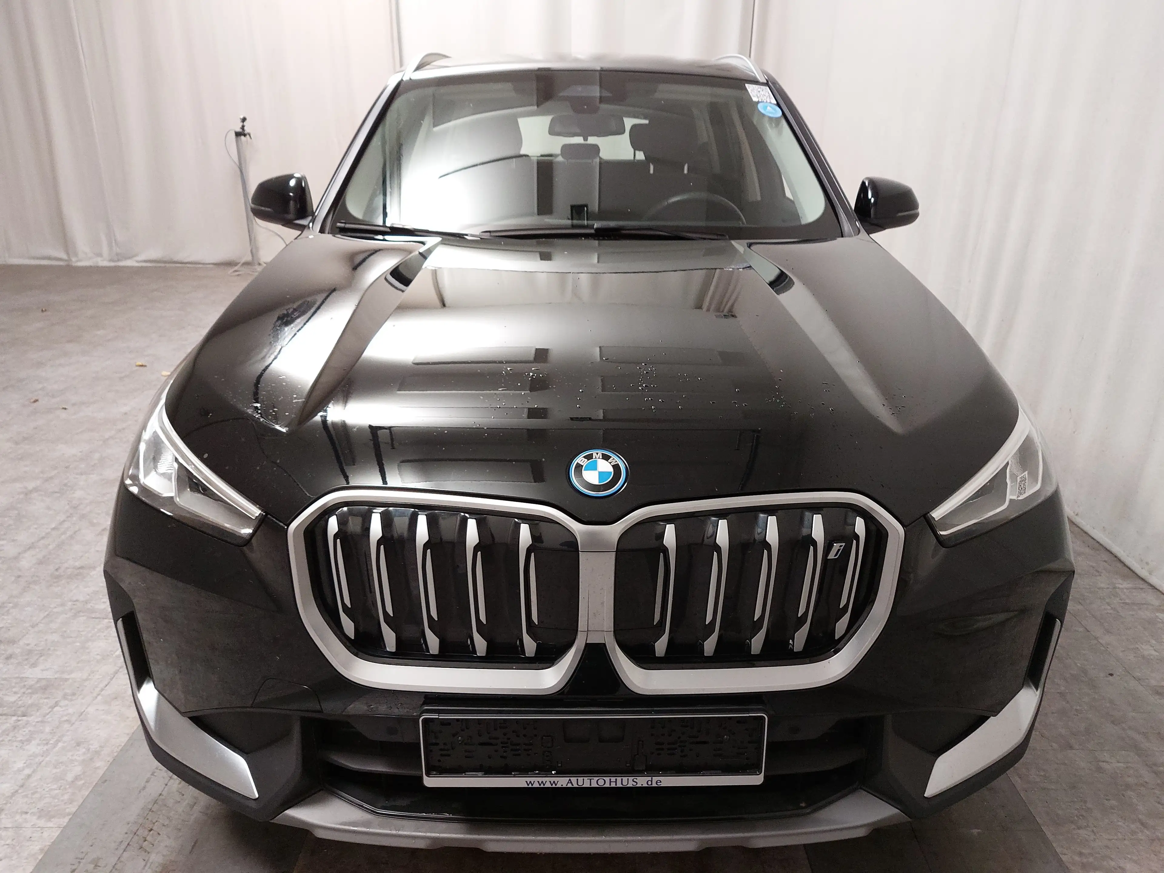 BMW iX1 xDrive30e Navi LED Curved AHK — photo 9