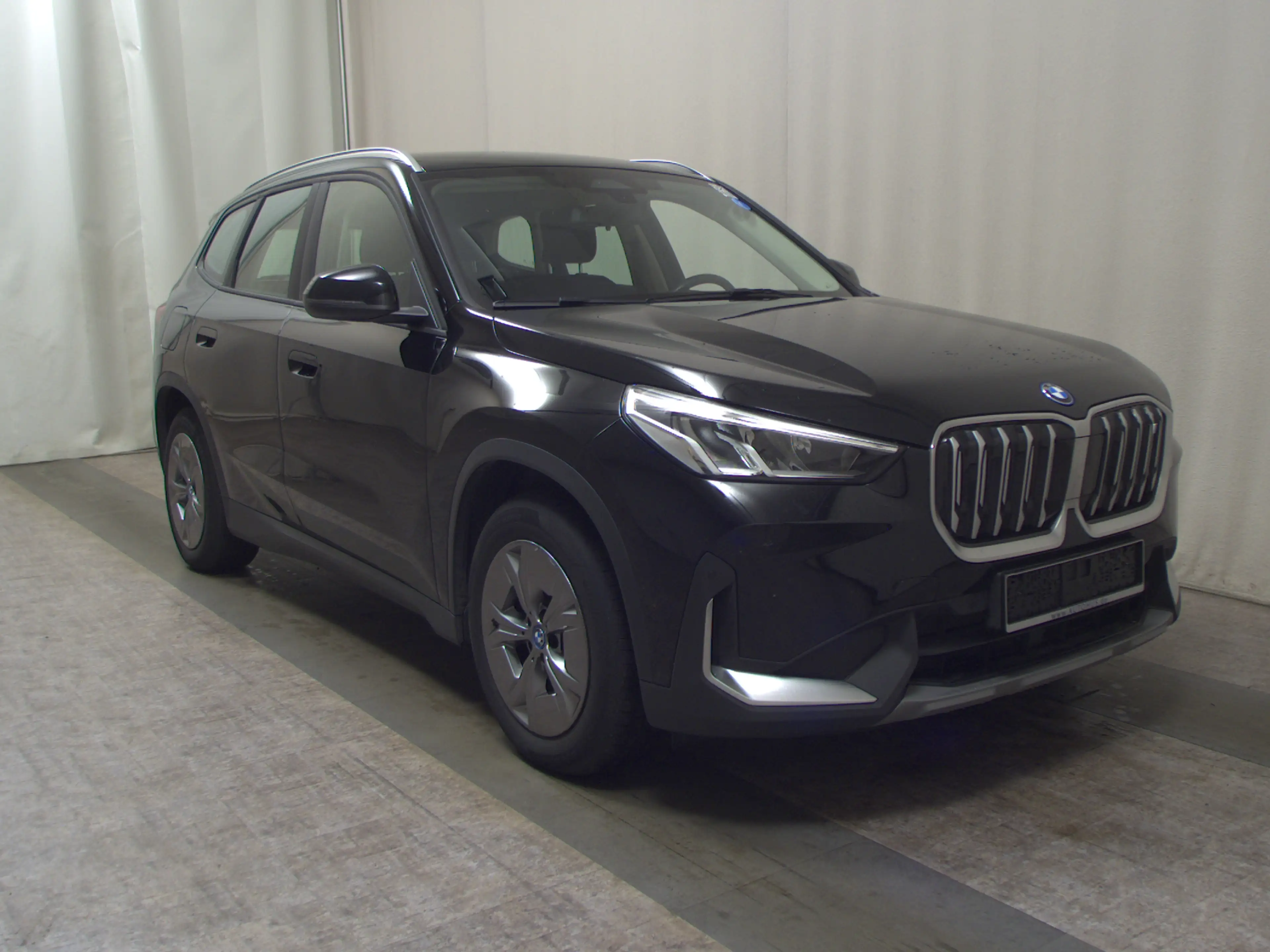 BMW iX1 xDrive30e Navi LED Curved AHK — photo 3