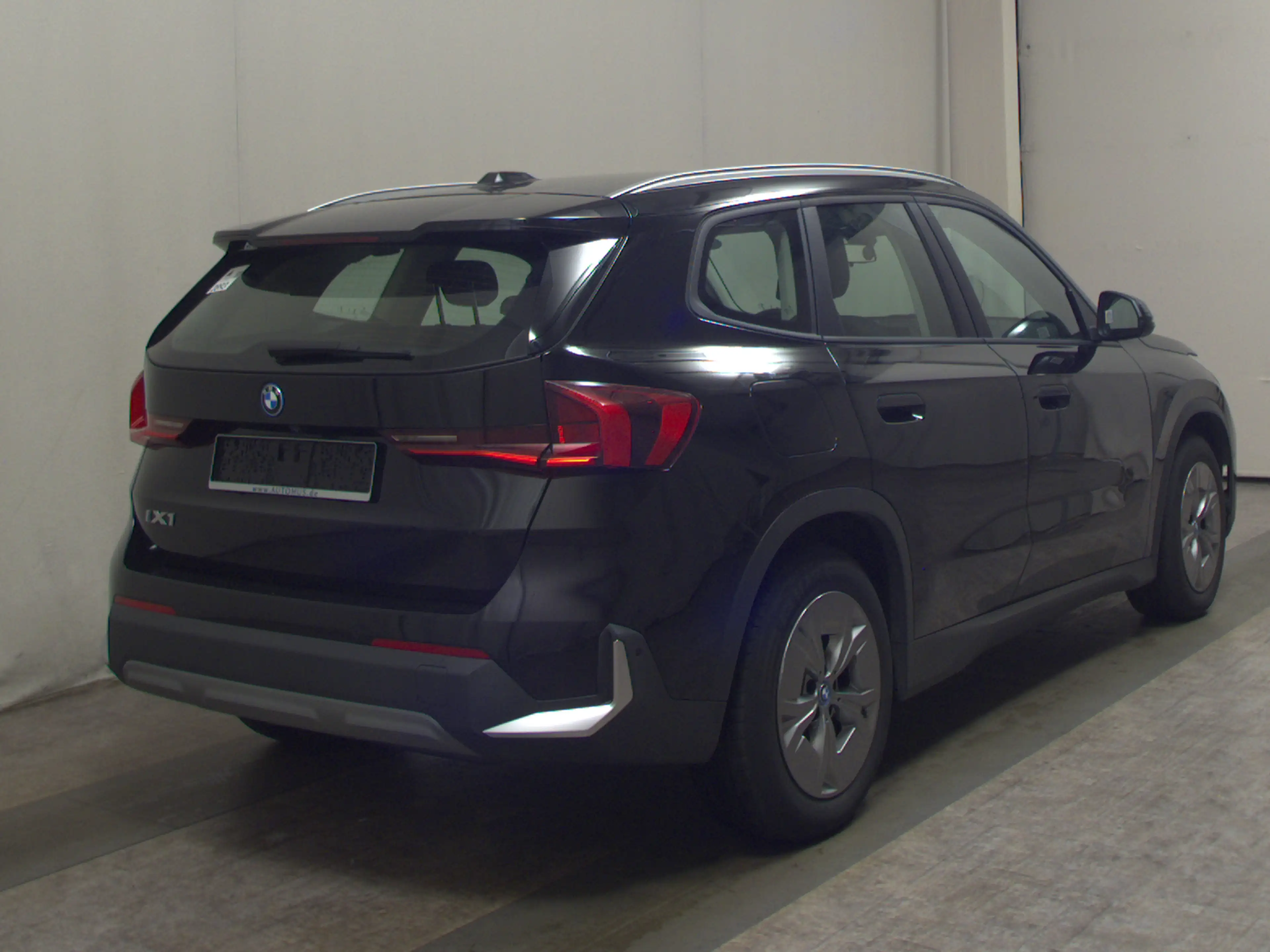 BMW iX1 xDrive30e Navi LED Curved AHK — photo 4