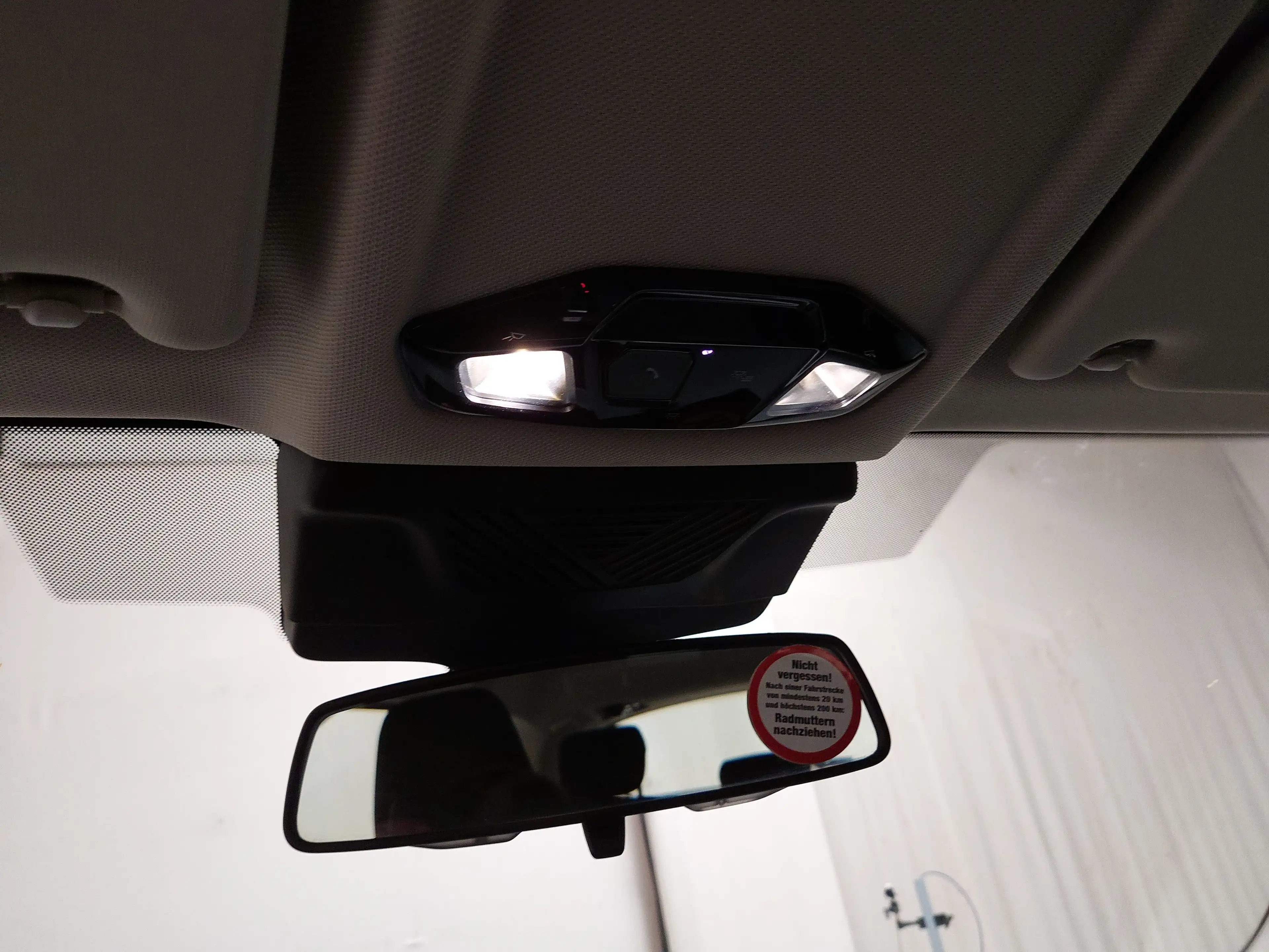 BMW iX1 xDrive30e Navi LED Curved AHK — photo 13