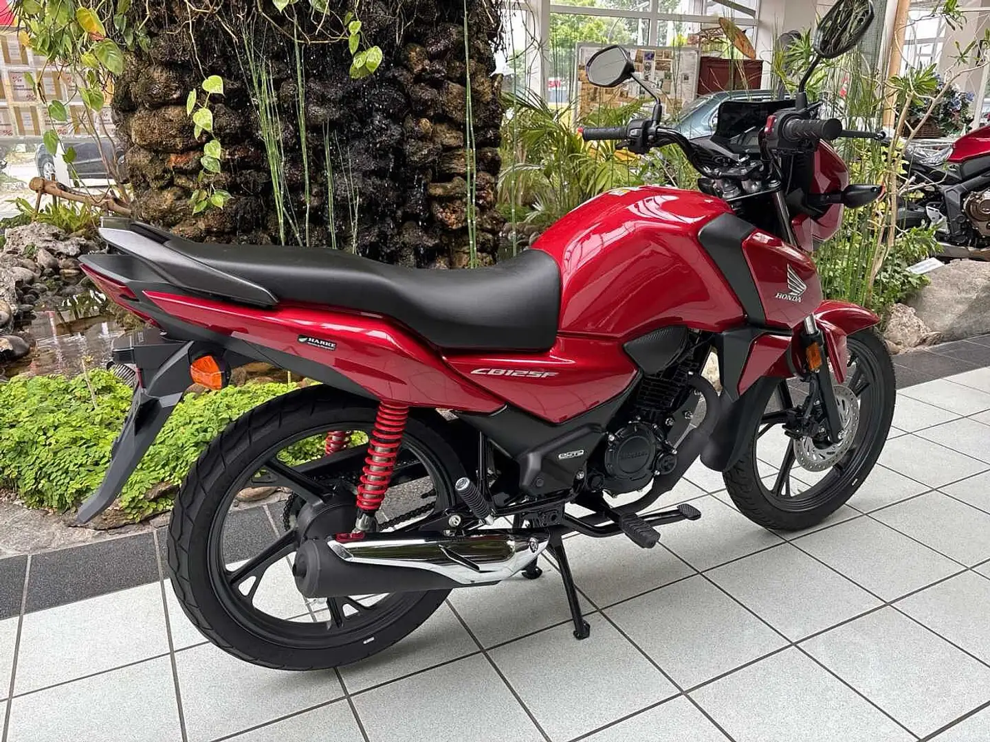 Honda CB 125 F Rouge - 2
