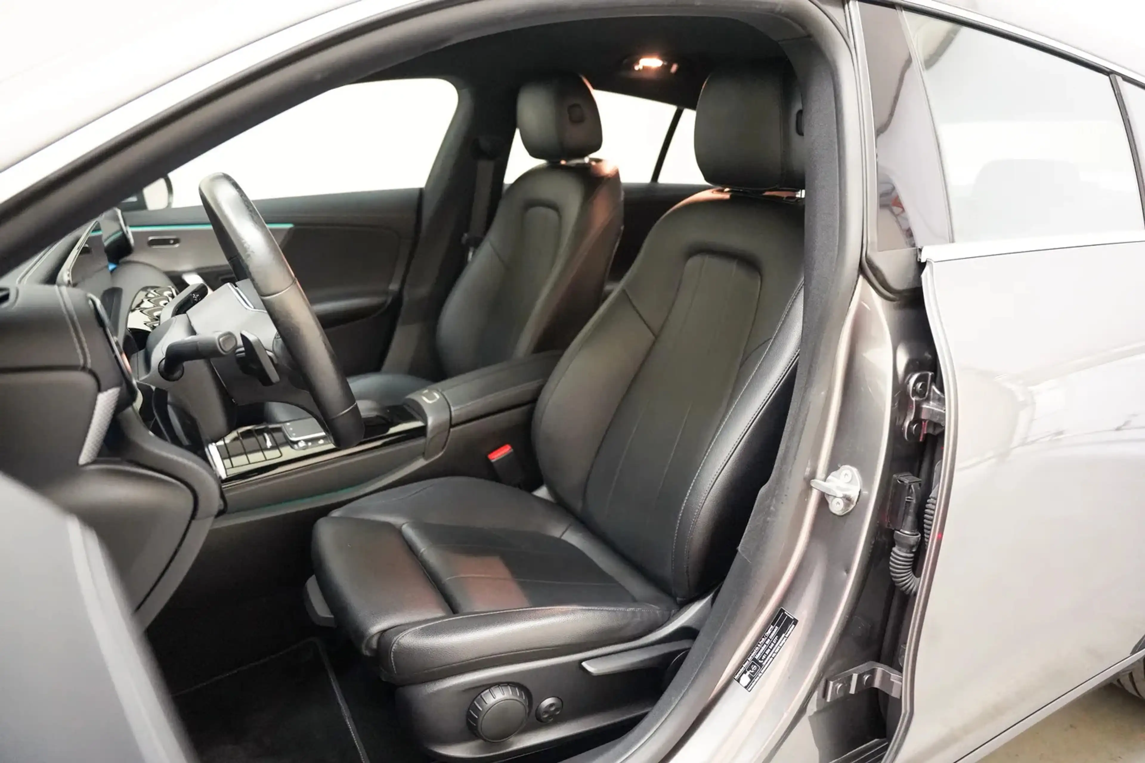 Mercedes-Benz CLA 180 Shooting Brake Business Solution Luxury Aut. [ LED — photo 11