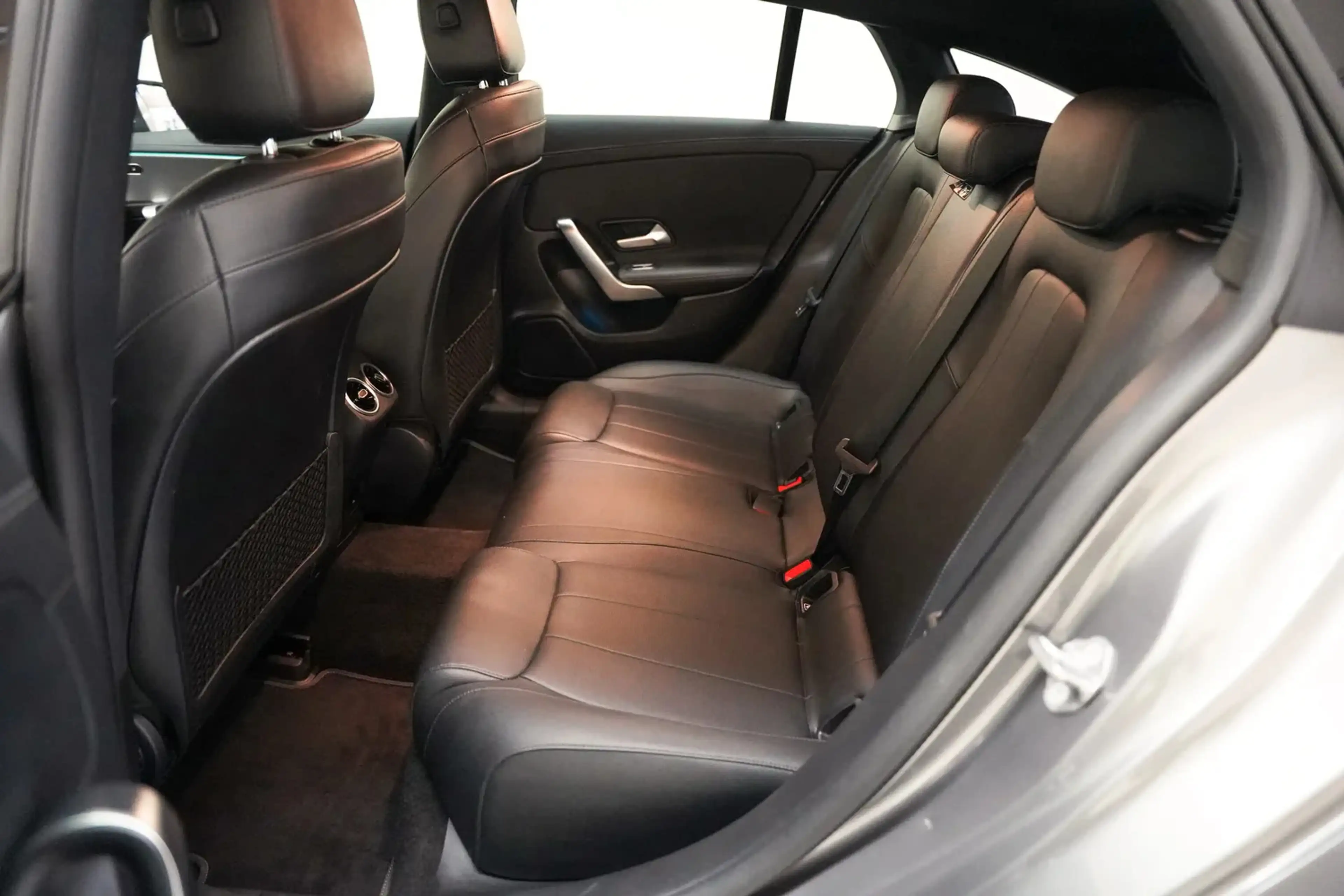 Mercedes-Benz CLA 180 Shooting Brake Business Solution Luxury Aut. [ LED — photo 13