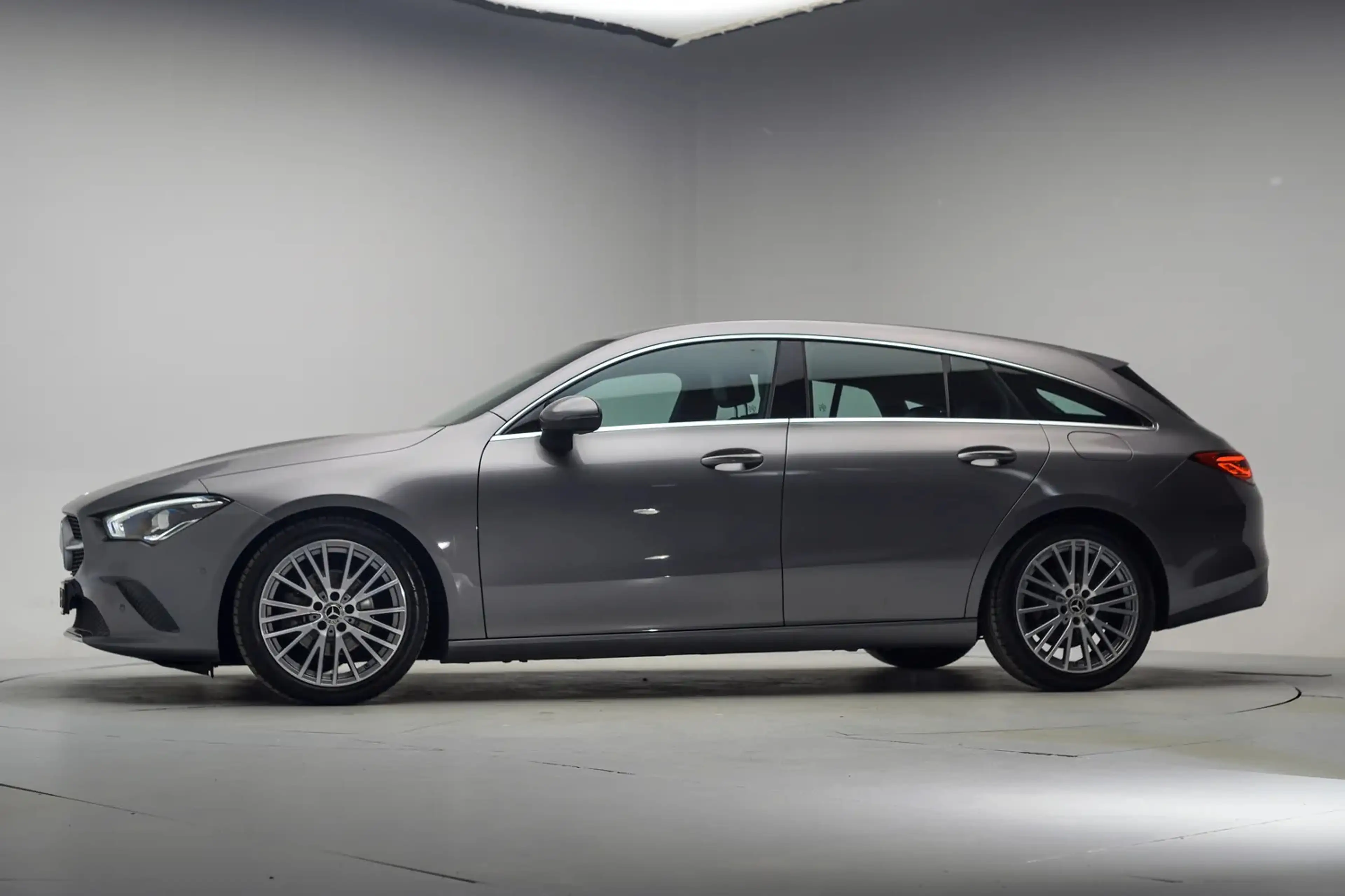 Mercedes-Benz CLA 180 Shooting Brake Business Solution Luxury Aut. [ LED — photo 2