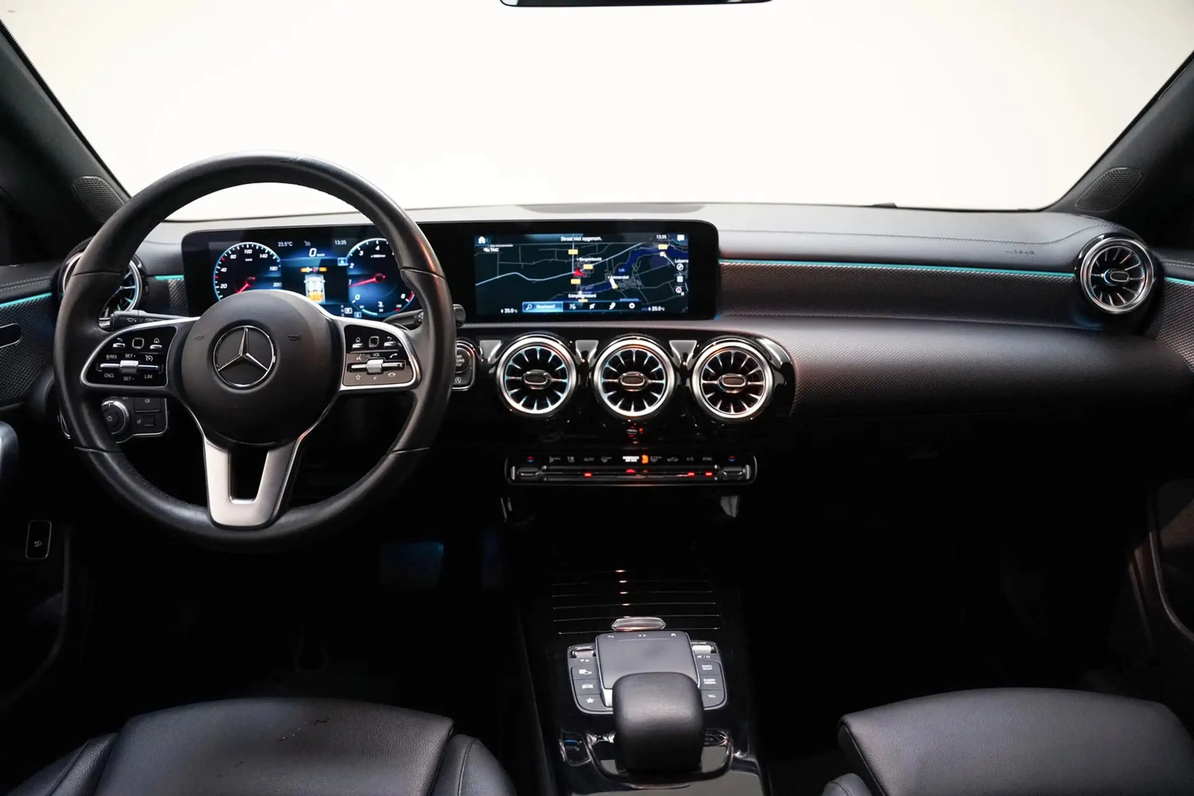 Mercedes-Benz CLA 180 Shooting Brake Business Solution Luxury Aut. [ LED — photo 4