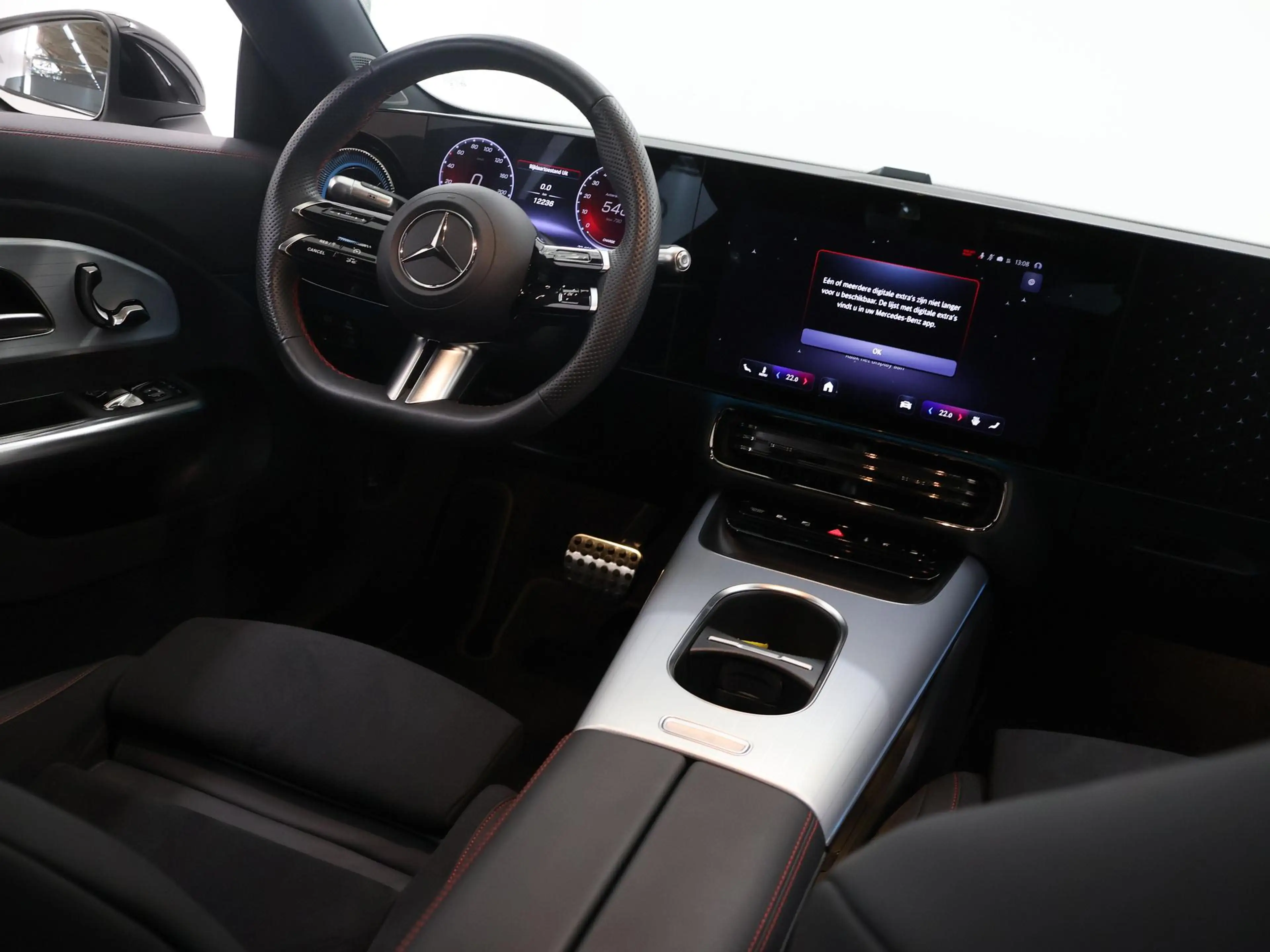 Mercedes-Benz CLA 250 250+ Launch Edition 85.5 kWh | Night | Panoramadak — photo 9