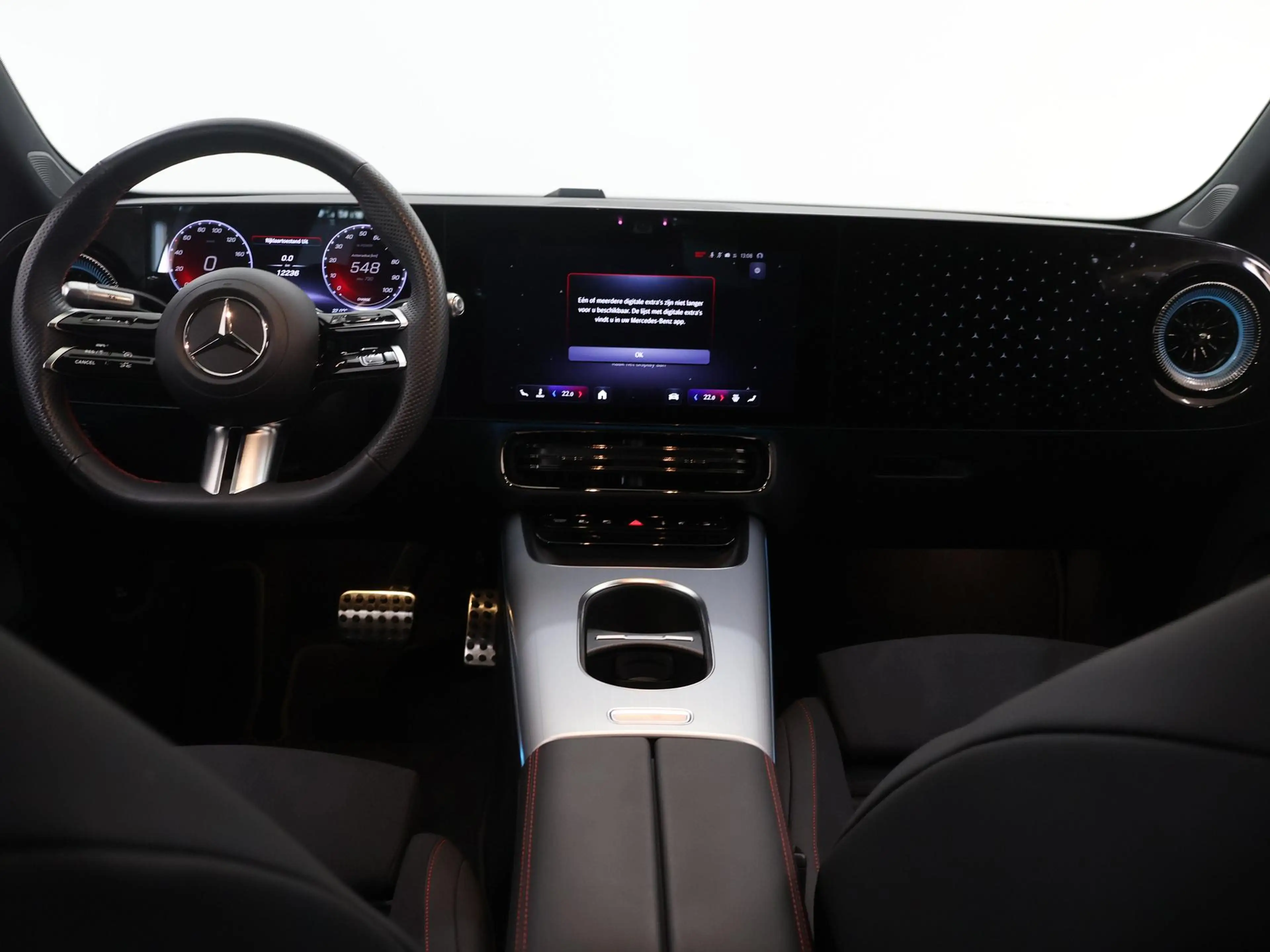 Mercedes-Benz CLA 250 250+ Launch Edition 85.5 kWh | Night | Panoramadak — photo 8