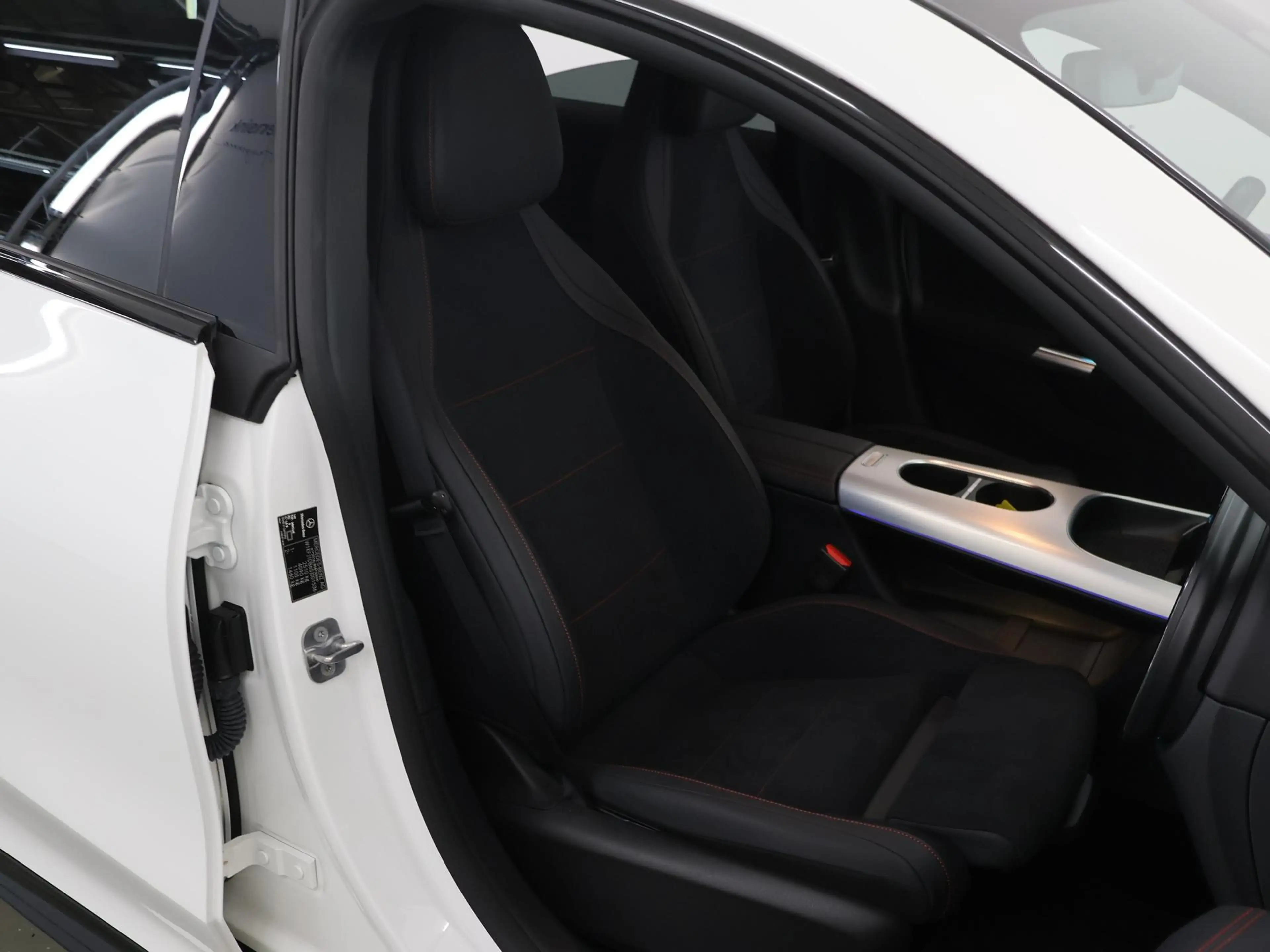 Mercedes-Benz CLA 250 250+ Launch Edition 85.5 kWh | Night | Panoramadak — photo 10