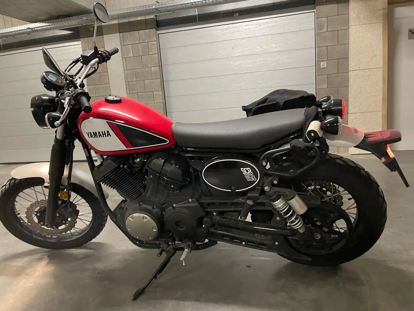 Yamaha SCR 950 scrambler Roşu - 1