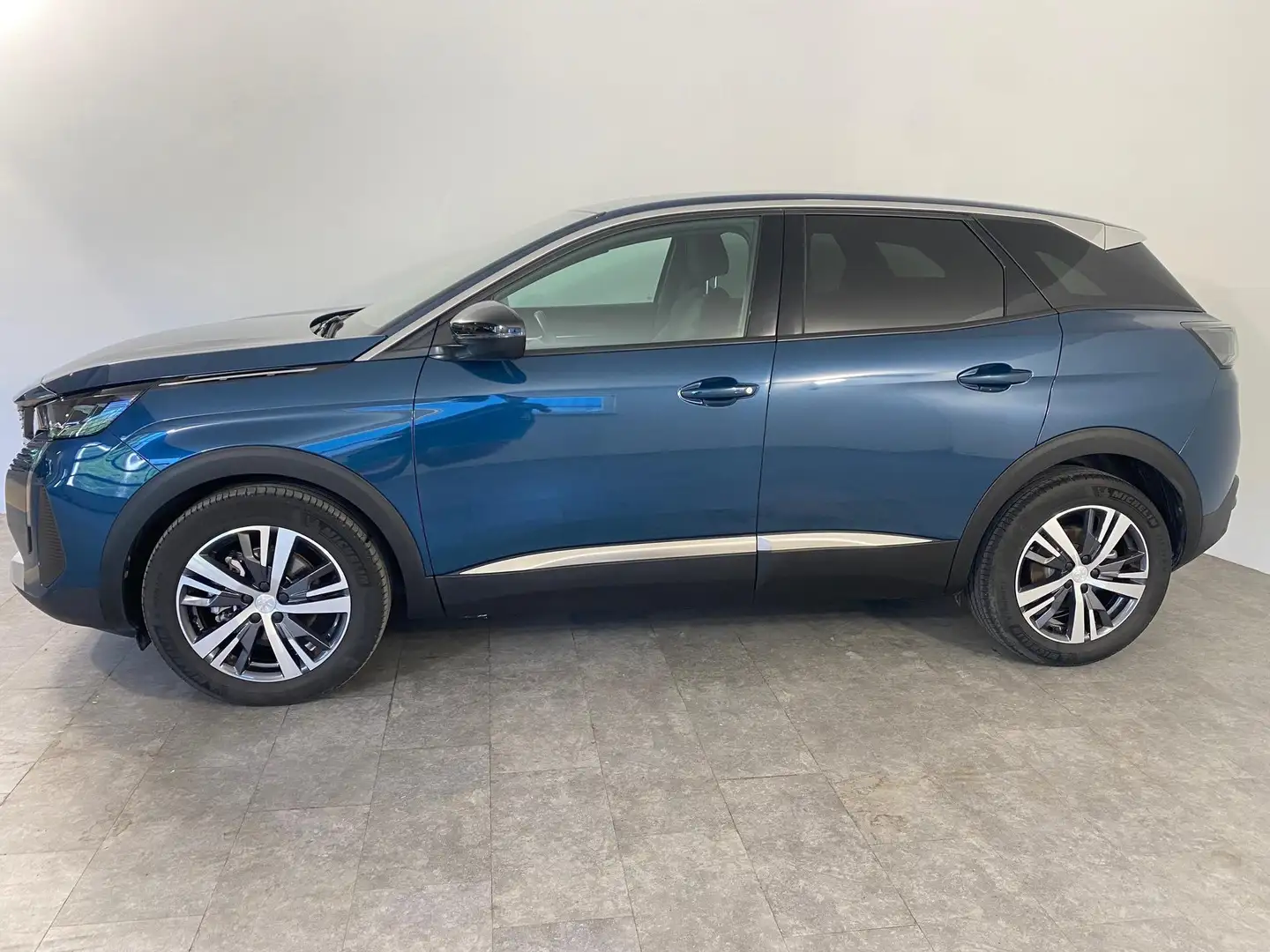 Peugeot 3008 1.2 PureTech 130 Allure LED*NAVI*RFK 96 kW (131... Blau - 2