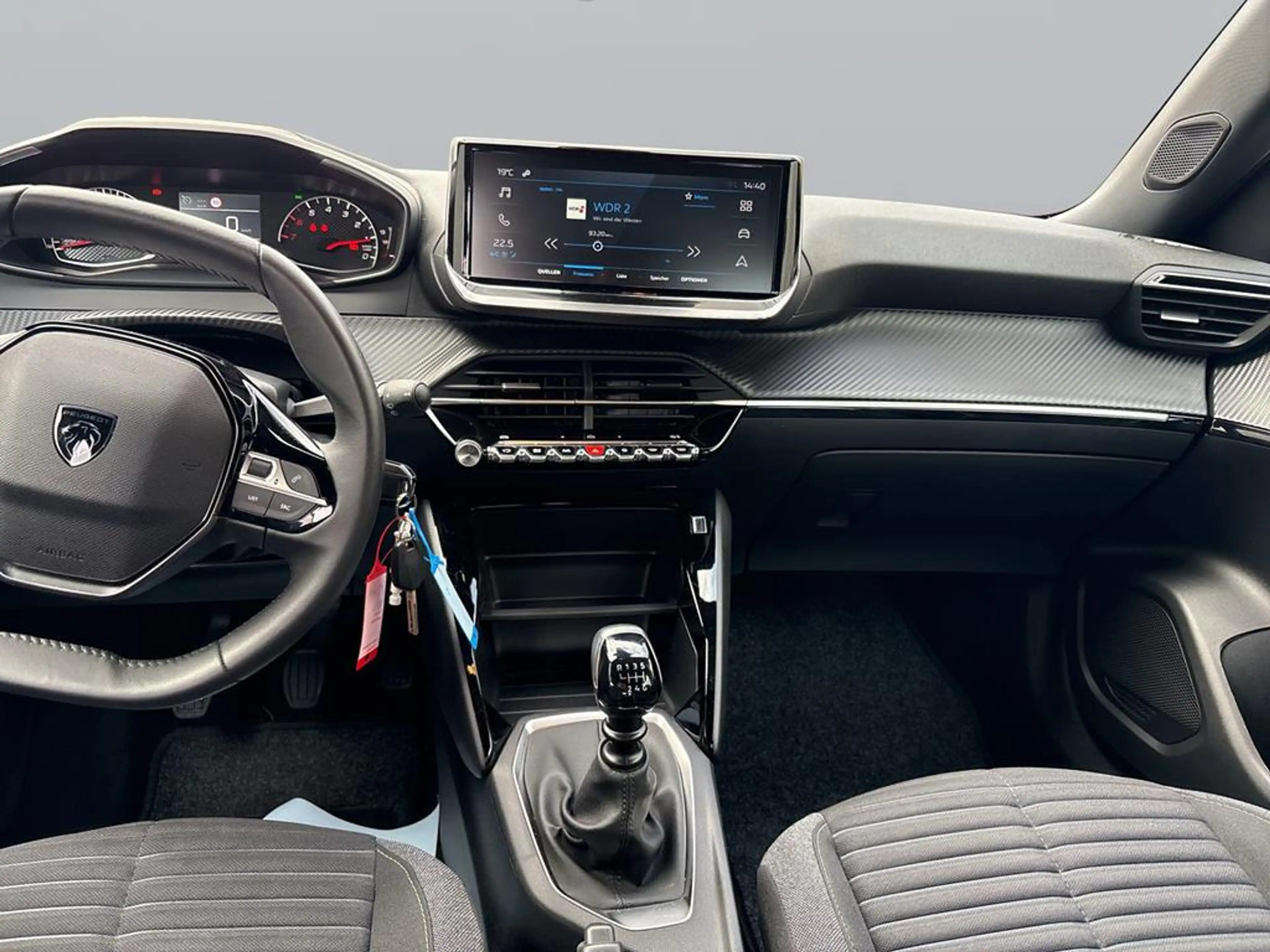 Peugeot 2008 1.2 PureTech 100 Active — photo 12