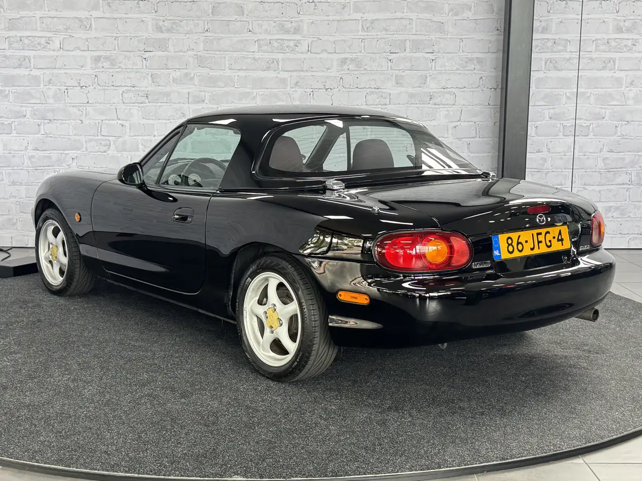 Mazda MX-5 1.6i Hardtop, foto 2