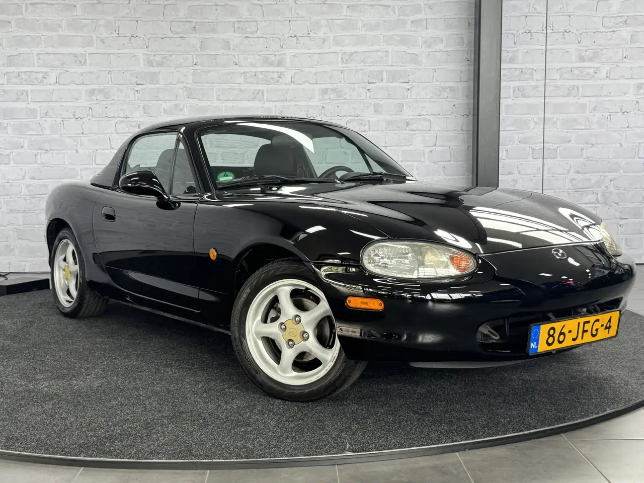 Mazda MX-5 1.6i Hardtop, foto 1