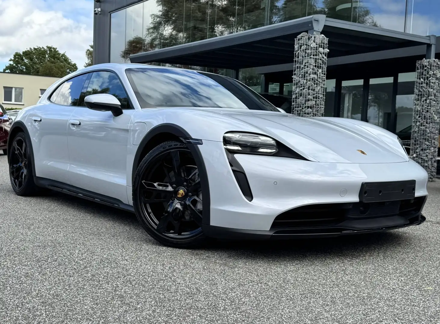 Porsche Taycan Cross Turismo 93.4 kWh / Porsche Approved waarborg tot 02/2029 / BOSE / LED / CARPLAY / 21" ALU / BTW AFTREKBAAR!!! - 1