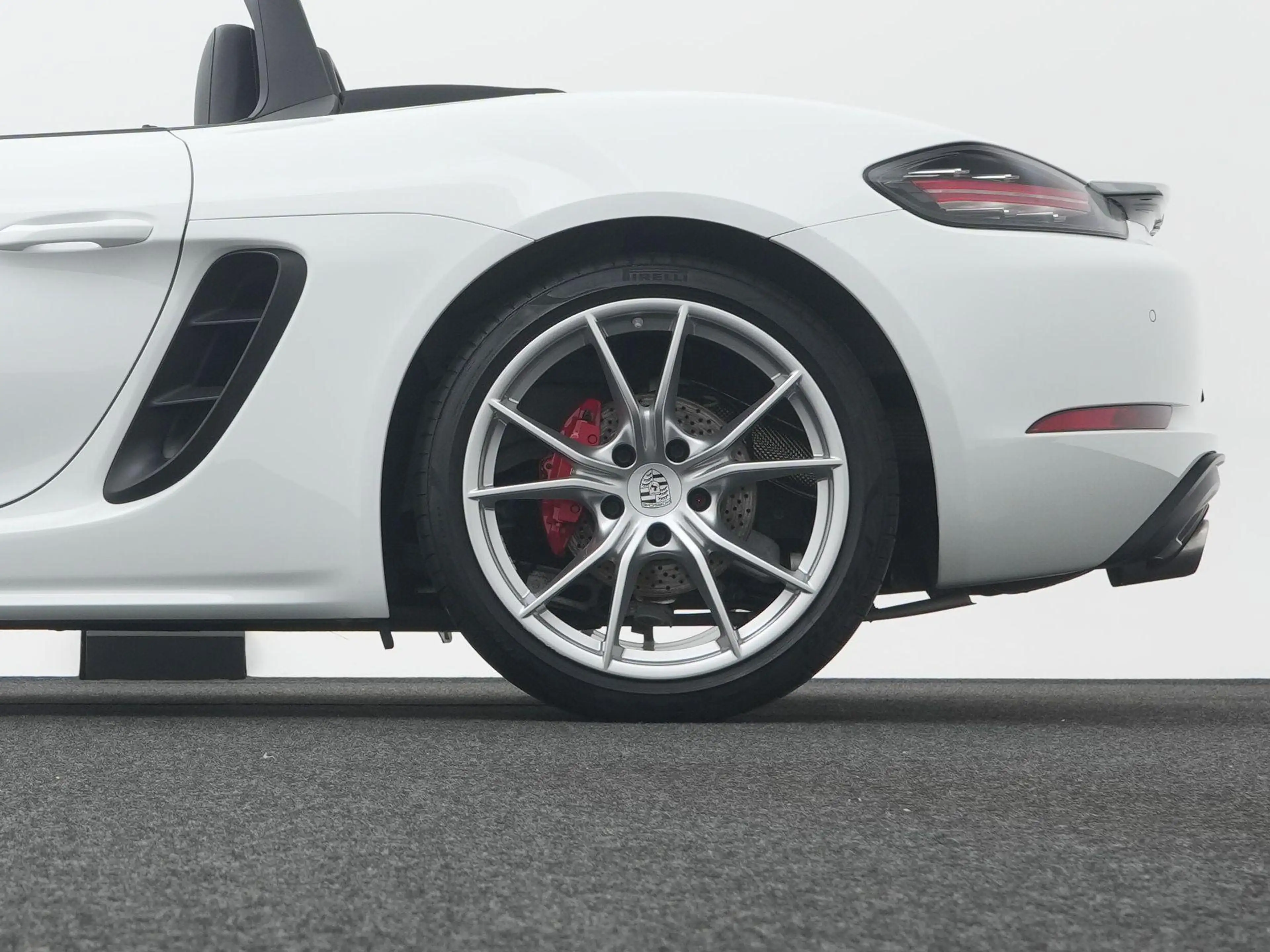 Porsche 718 Boxster S — photo 8