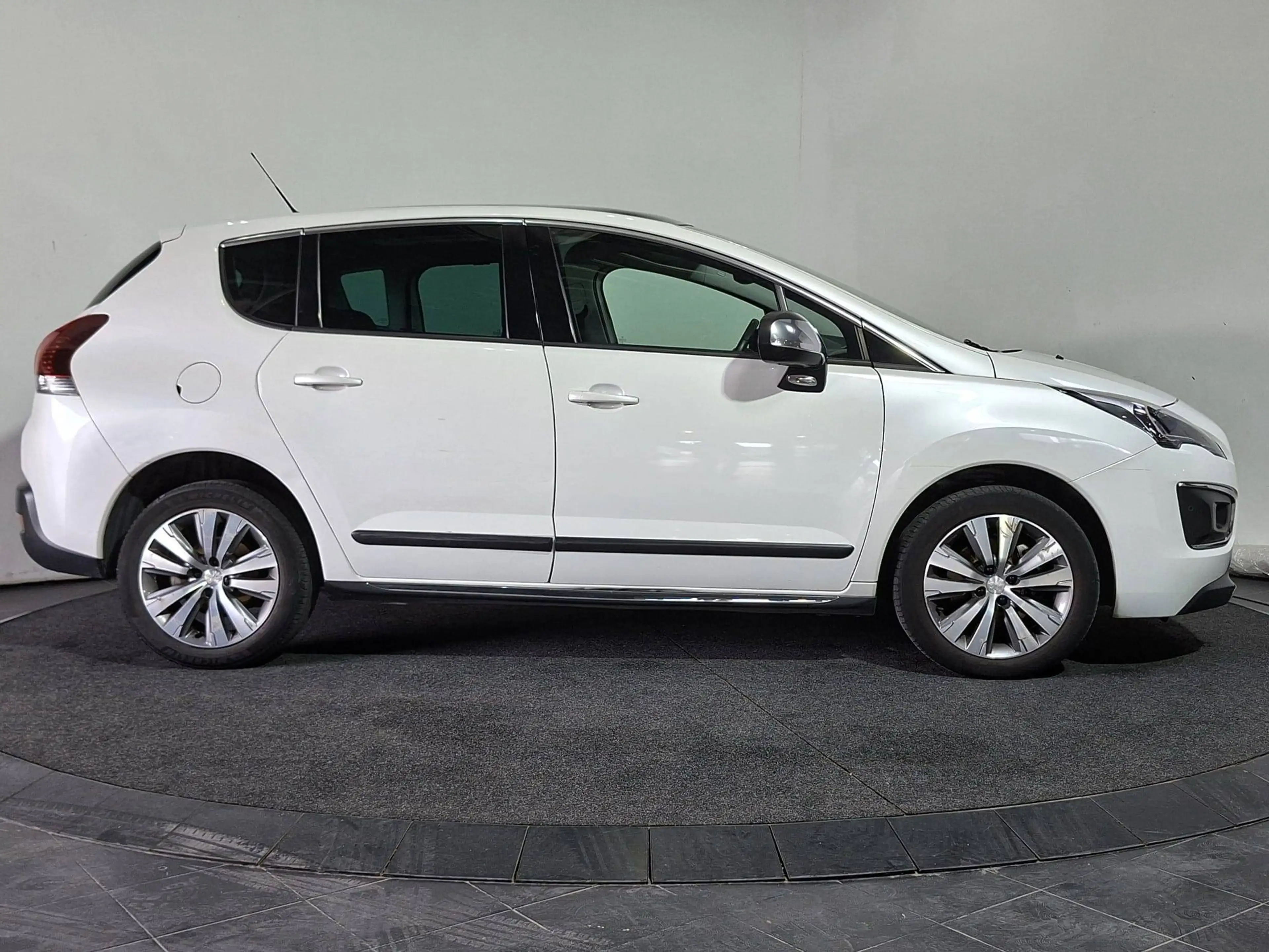 Peugeot 3008 3008 1.6 THP Allure — photo 7