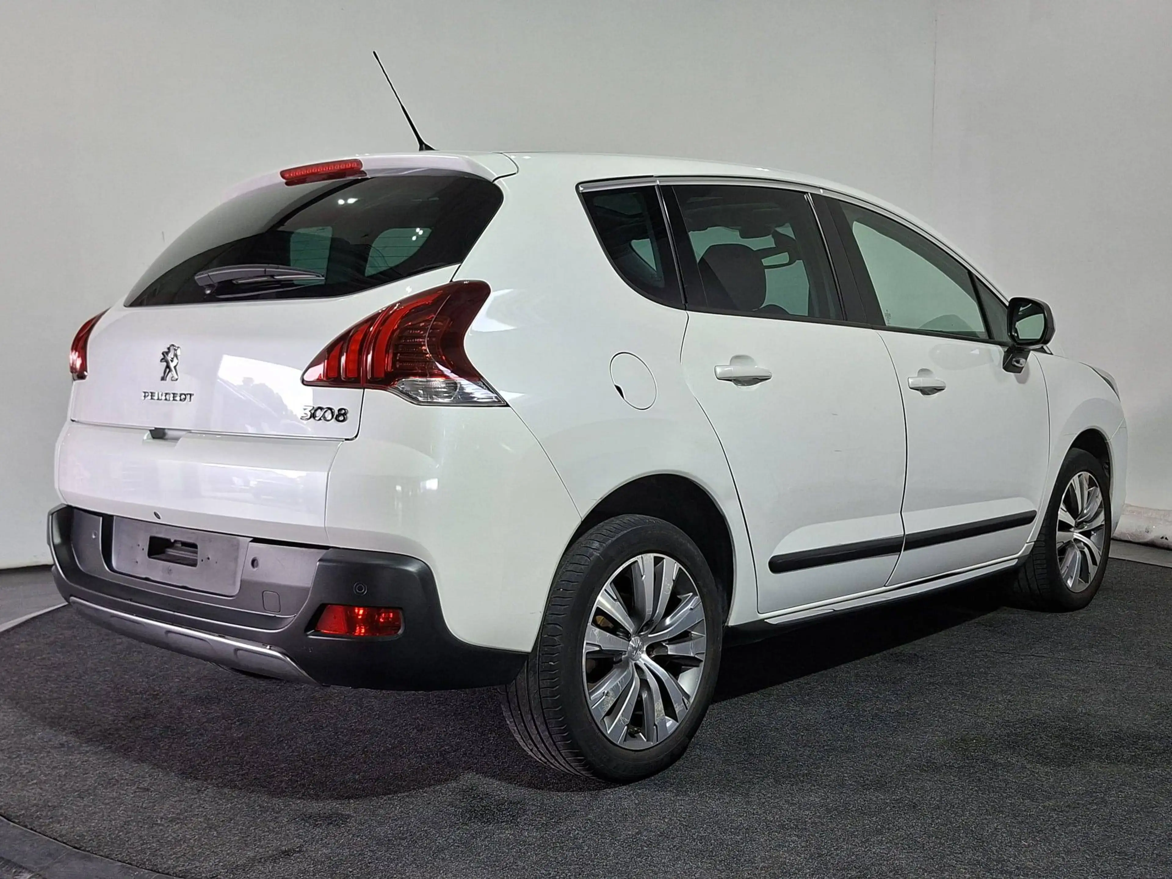 Peugeot 3008 3008 1.6 THP Allure — photo 6