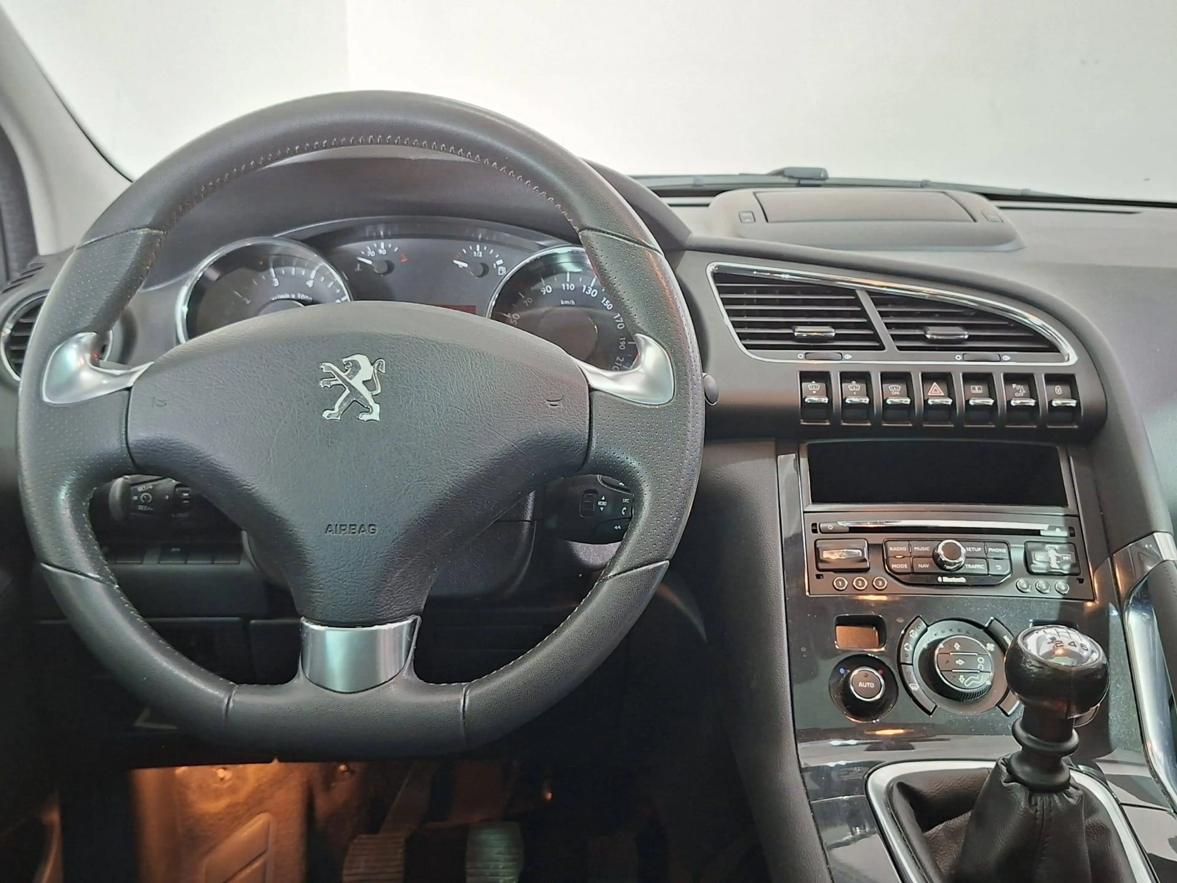 Peugeot 3008 3008 1.6 THP Allure — photo 13