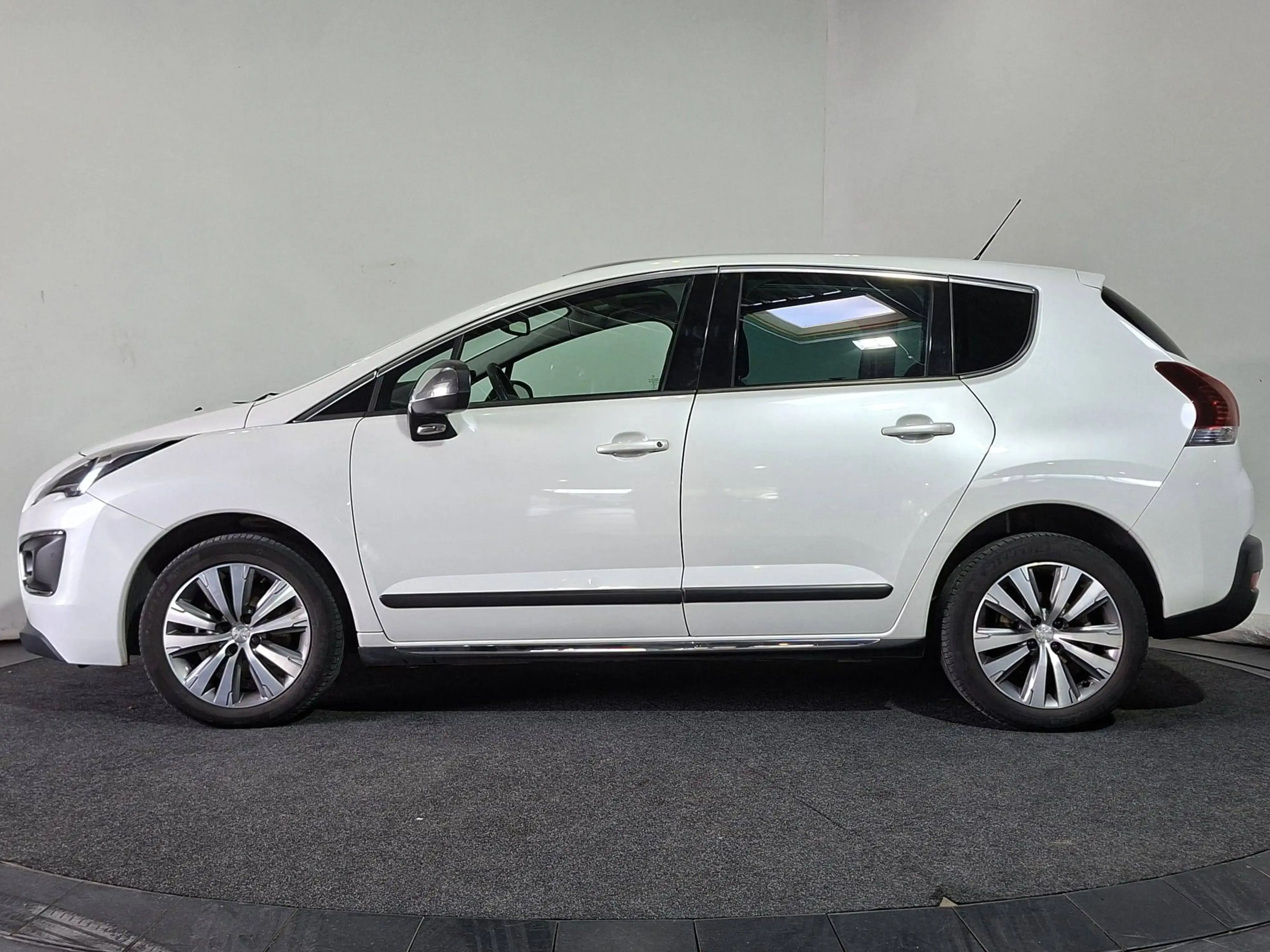 Peugeot 3008 3008 1.6 THP Allure — photo 2