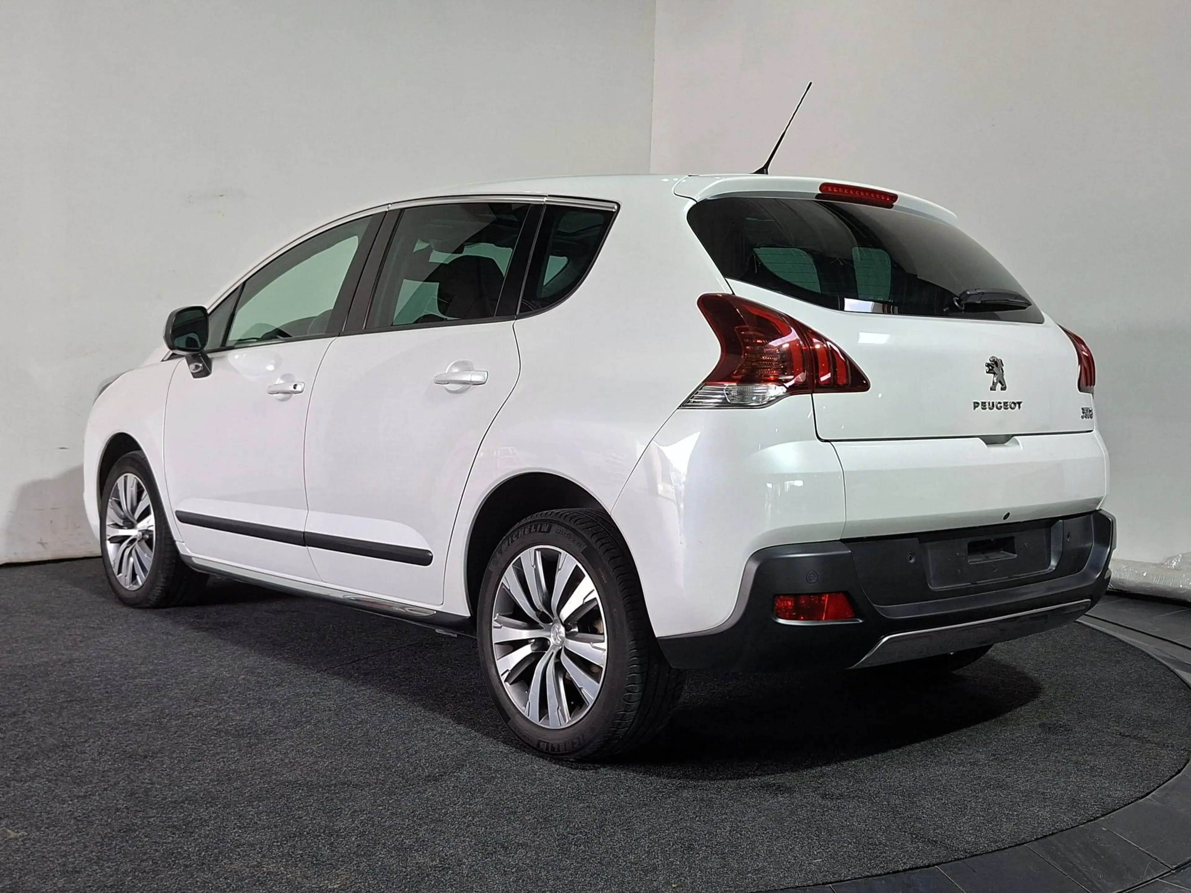 Peugeot 3008 3008 1.6 THP Allure — photo 3