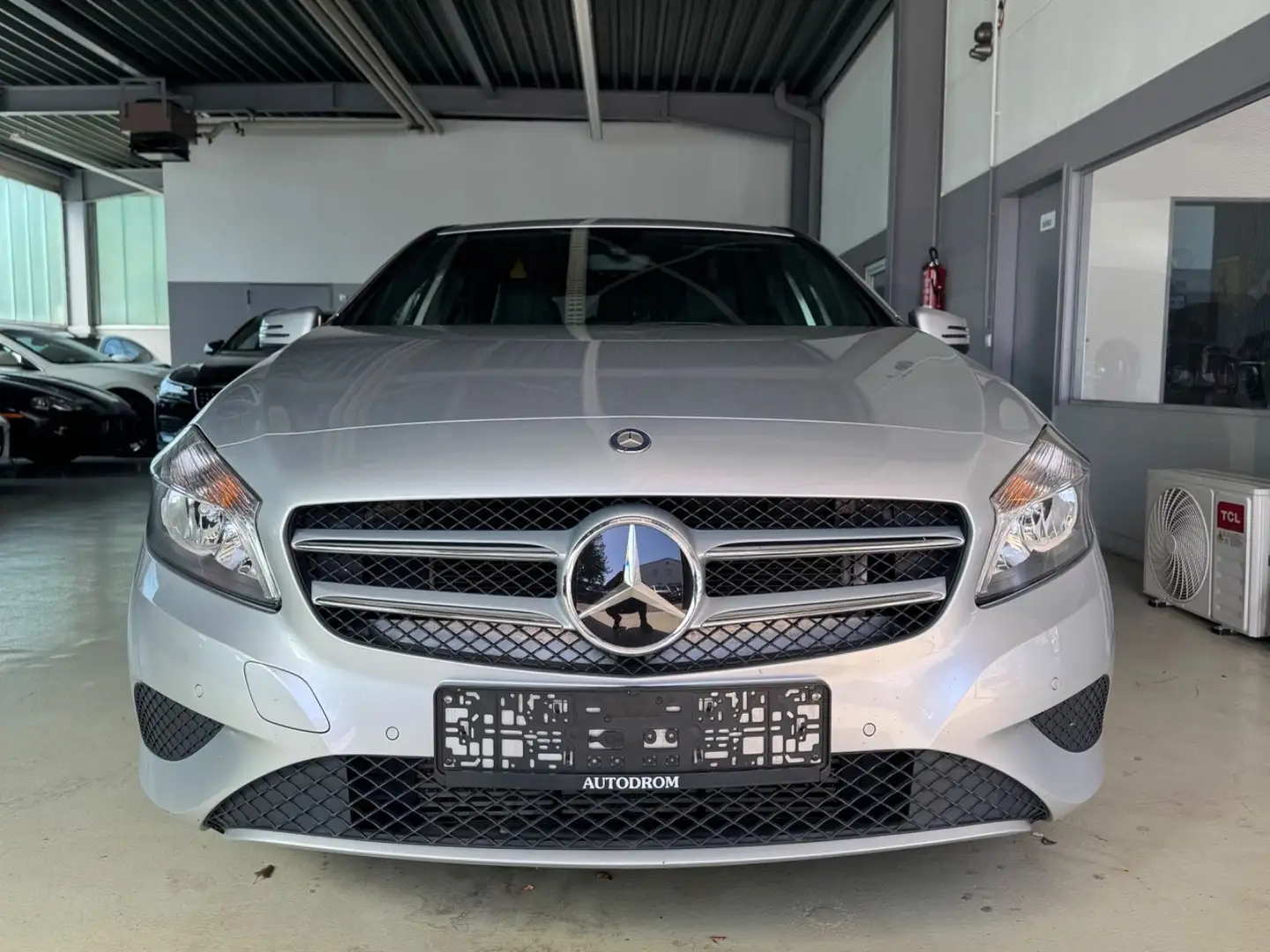 Mercedes-Benz A 180 BE Aut. Urban+Tempomat+Sitzheizung+Klima siva - 2