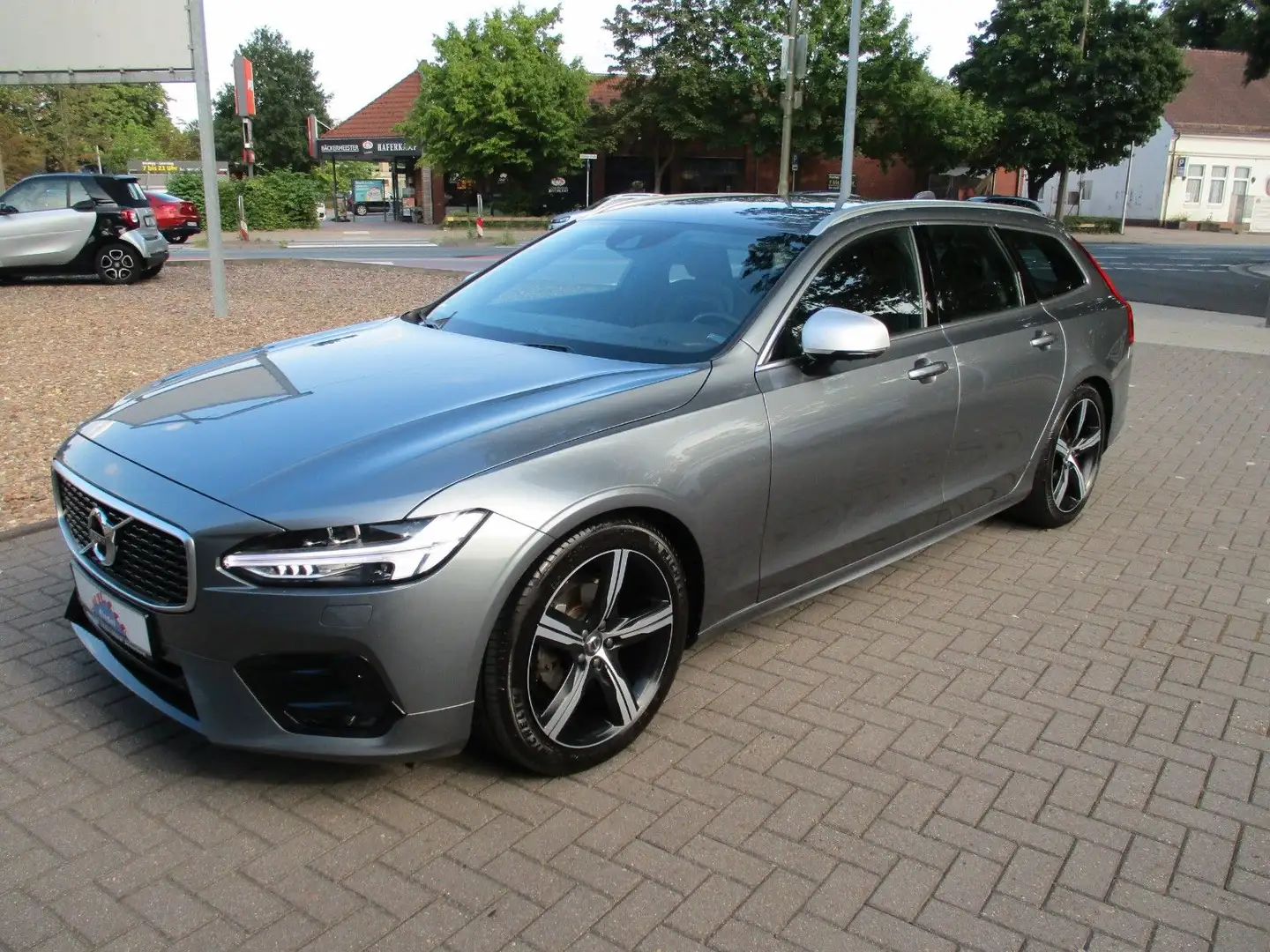 Volvo V90 Kombi R Design 19 Zoll/LED/ACC/Leder/Memory Grau - 1