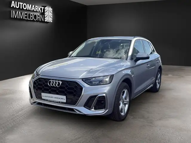 Audi Q5 view 3