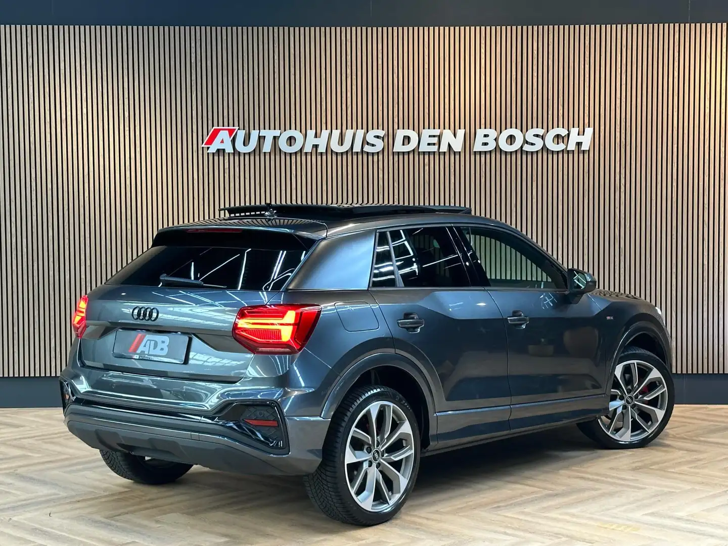 Audi Q2 35 TFSI S Line 150PK - Panoramadak - Matrix - B&O Grijs - 2