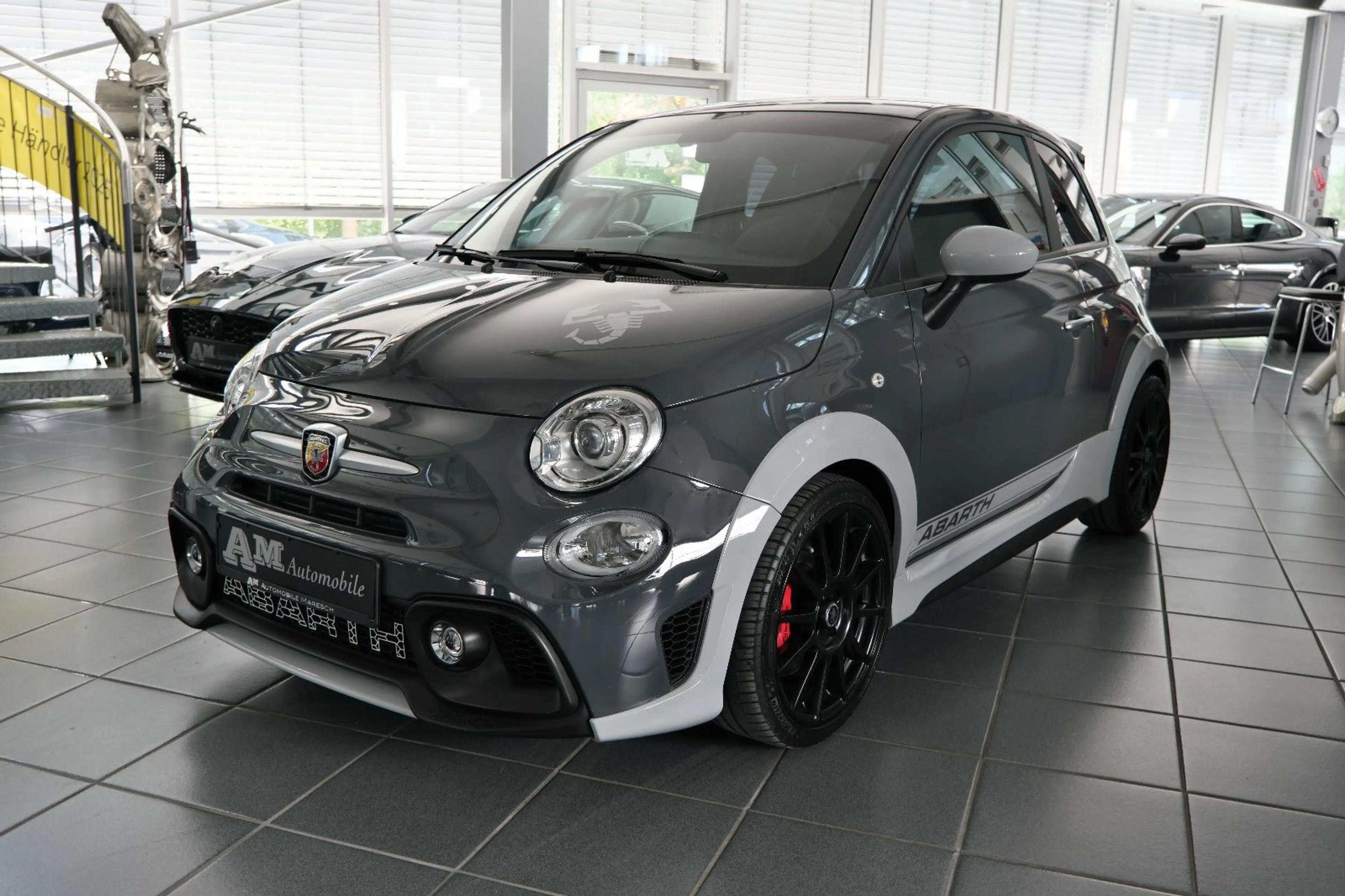 Abarth 695 70th Anniversario Akrapovic Orig. 17`KM DE