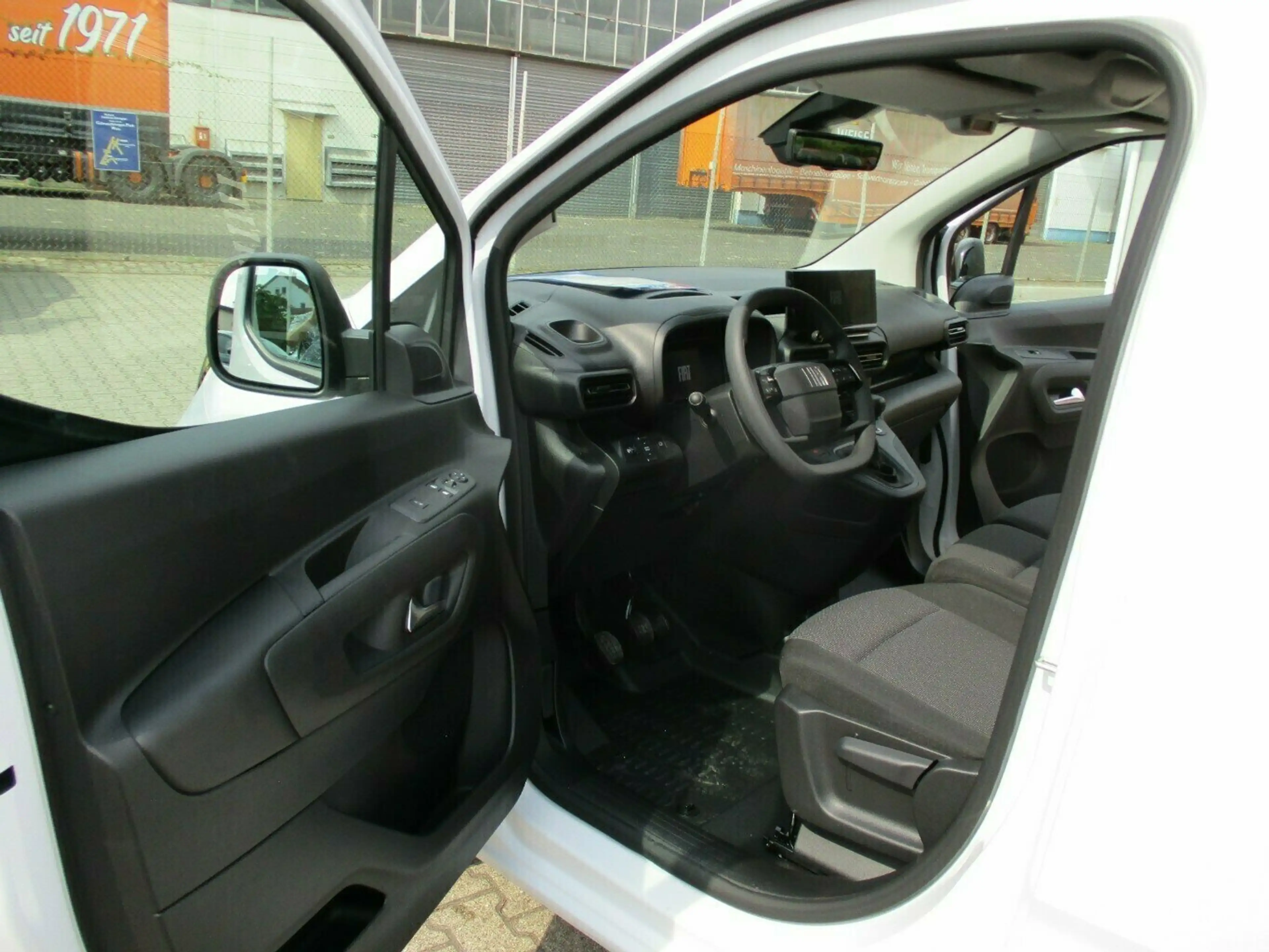 Fiat Doblo KAWA M 1.5 Diesel 75 kW 25th Anniversary — photo 5