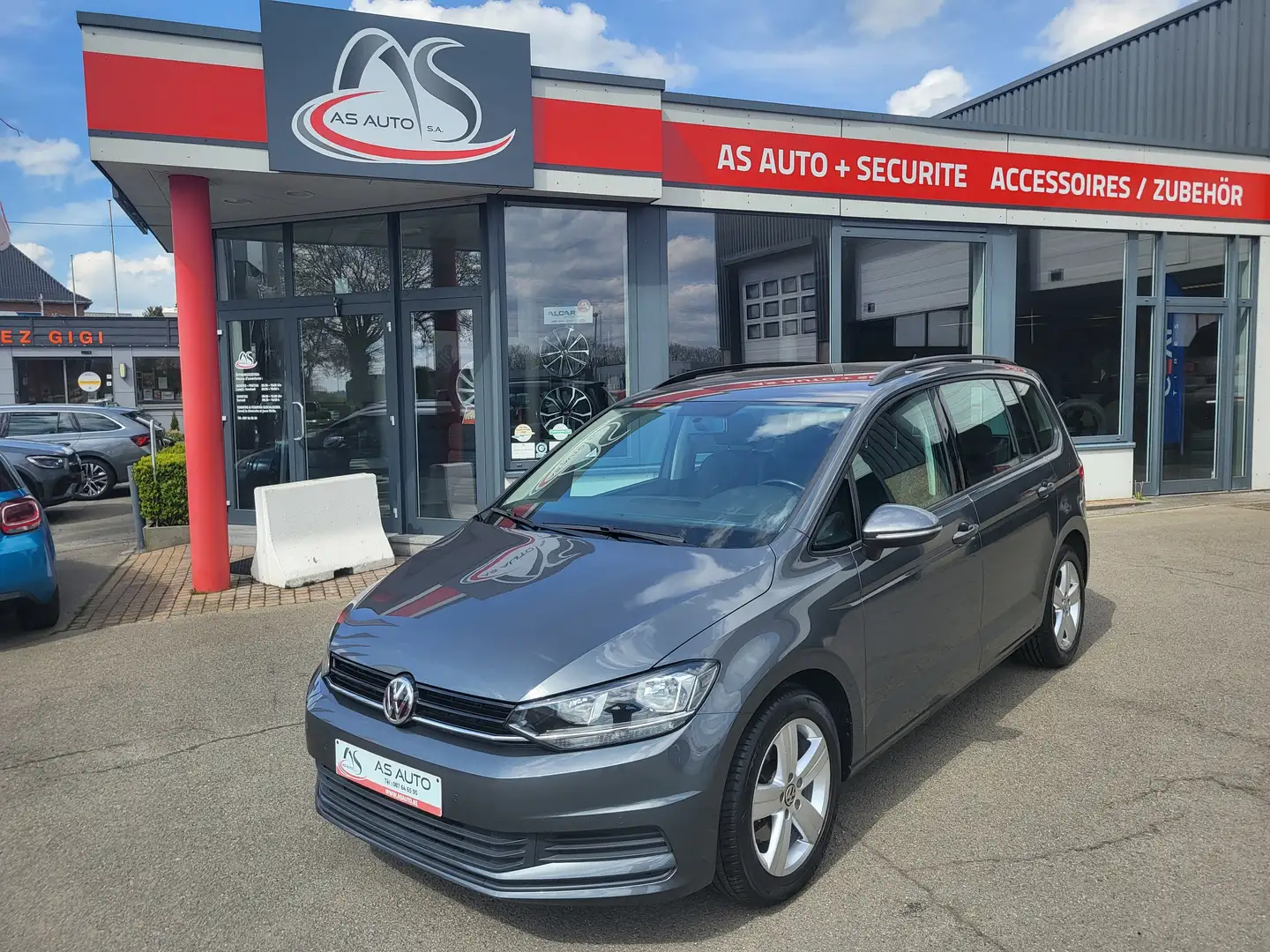 Volkswagen Touran 1.6 TDi SCR 115cv Trendline DSG (EU6.2) 7 Places Gris - 1