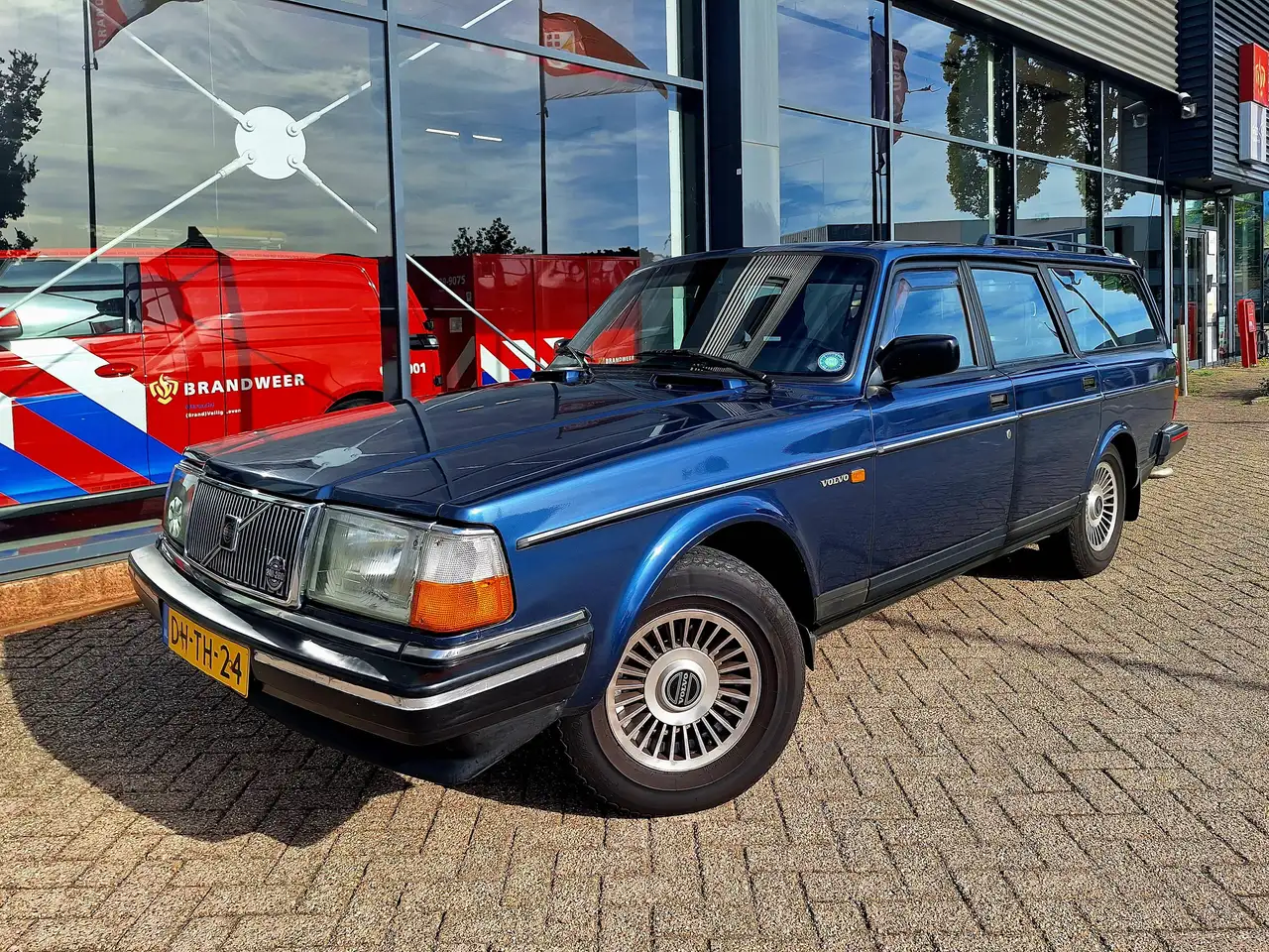 Volvo 240 2.3i, foto 1