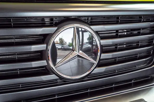 Mercedes-Benz 450 view 10