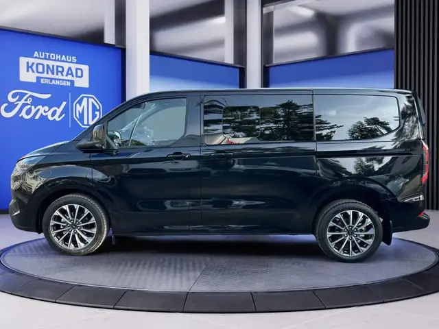 Ford Tourneo Custom view 3