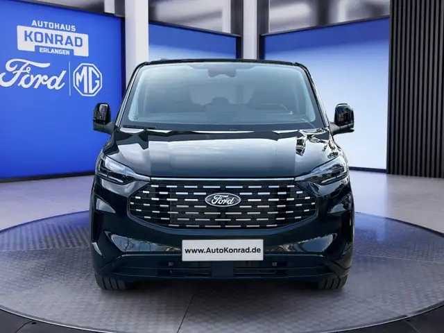 Ford Tourneo Custom view 2