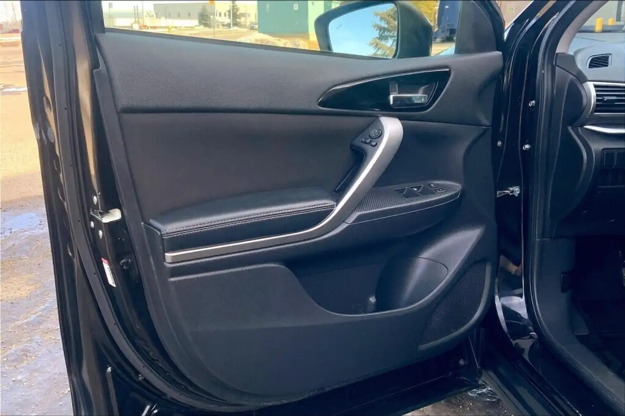 Mitsubishi Eclipse Cross снимка Mitsubishi Eclipse Cross