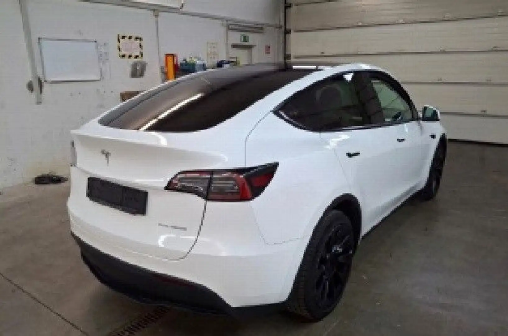 Tesla Model Y Dual AWD Autopilot Pano Wärmepumpe 4xSHz Weiß - 2