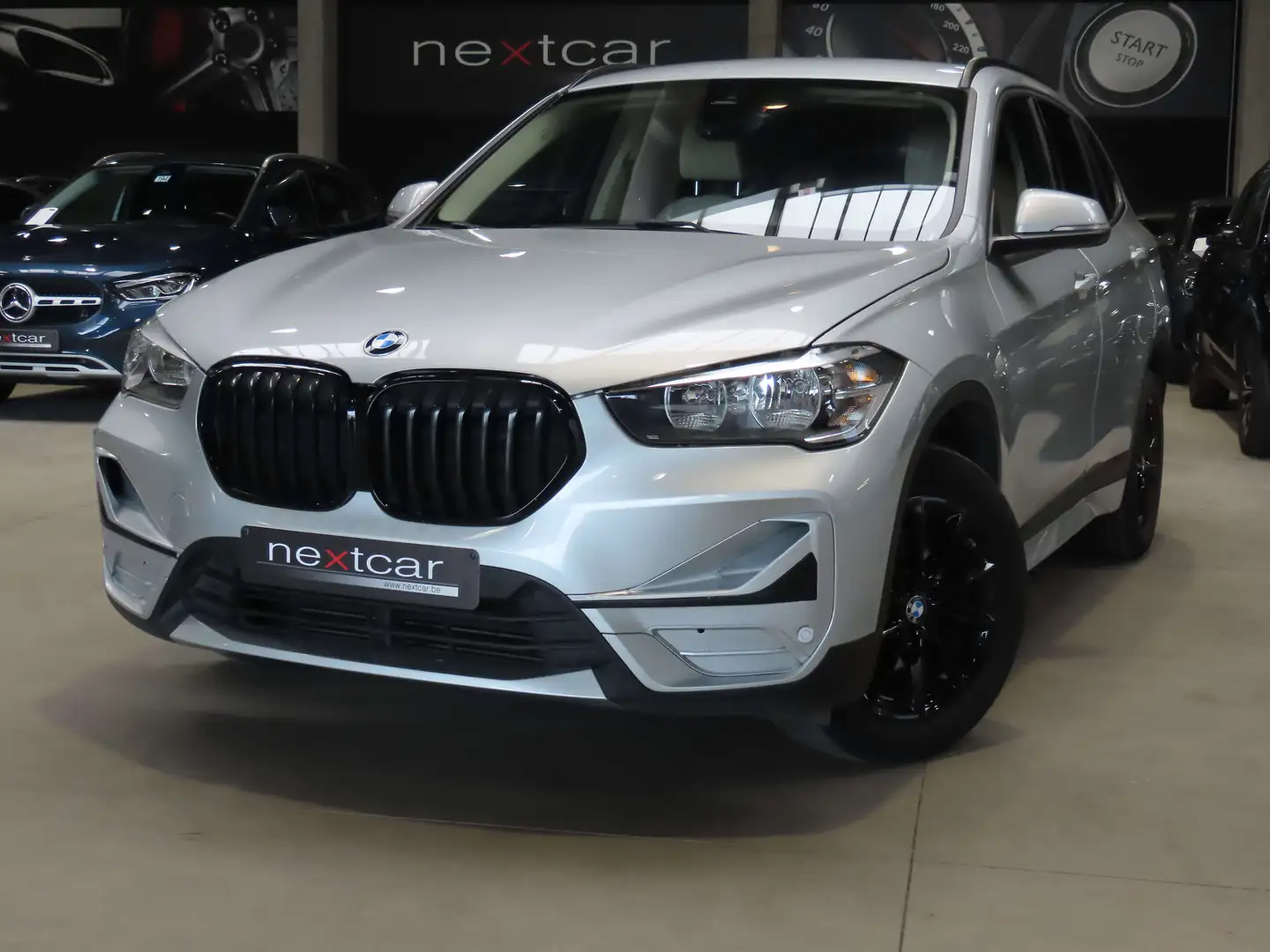 BMW X1 16dA SDrive **NAVI PRO-CRUISE-PARKING AV\u0026AR** Silber - 1