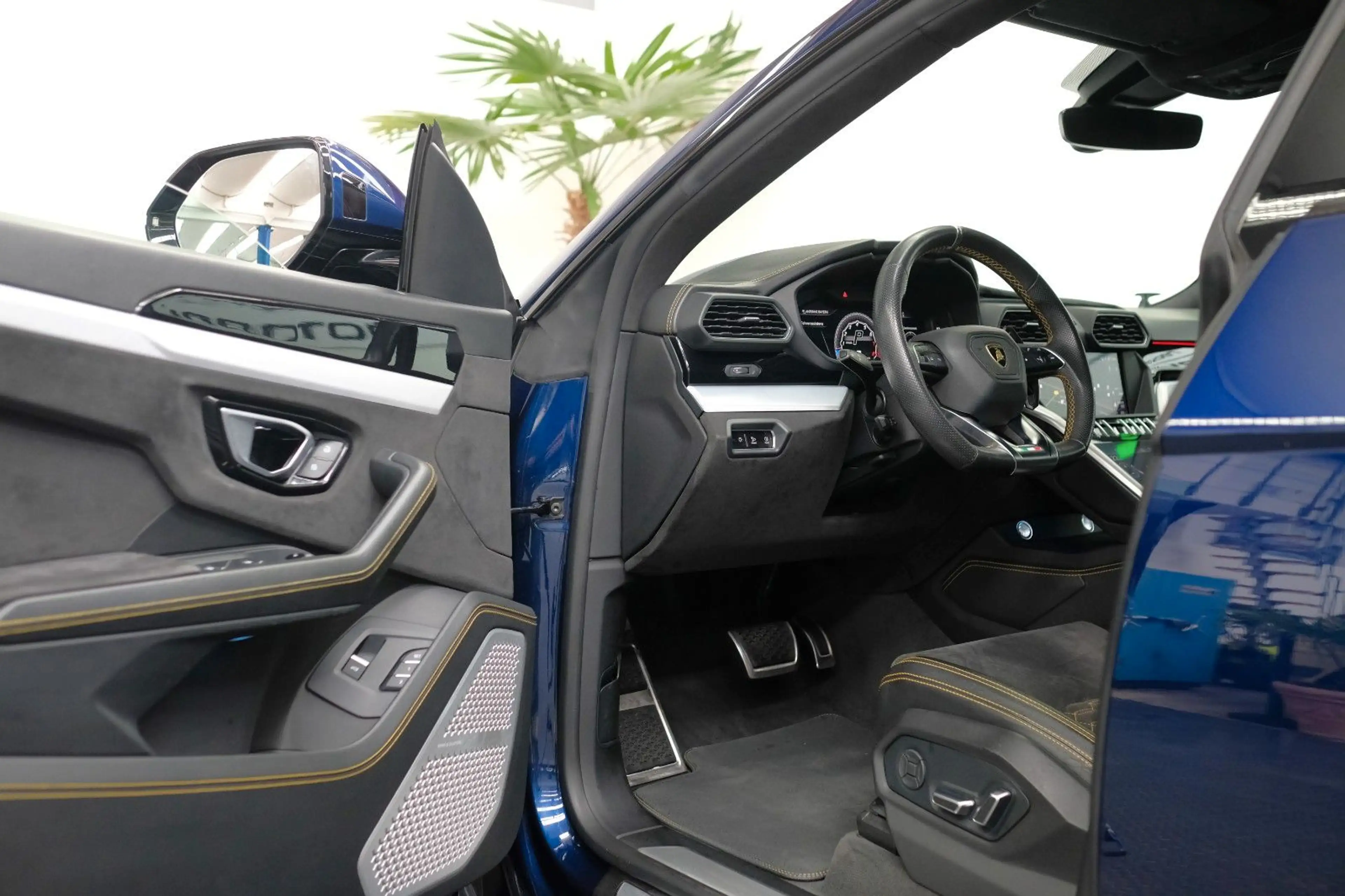 Lamborghini Urus /B&O/ADAS/AHK/ALCANTARA/23ZOLL/NIGHT — photo 11
