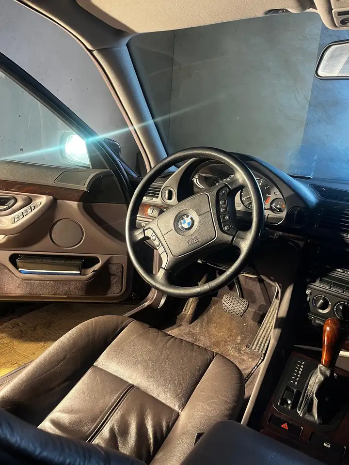 BMW 740i V8, foto 5