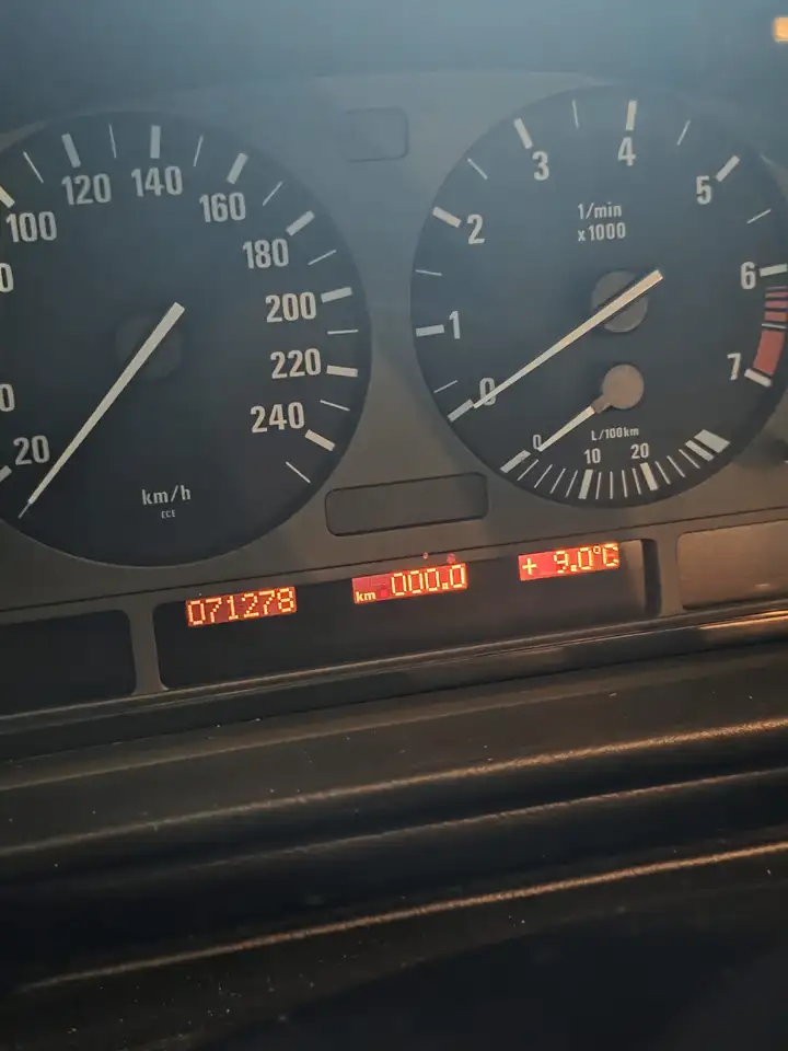 BMW 740i V8, foto 12