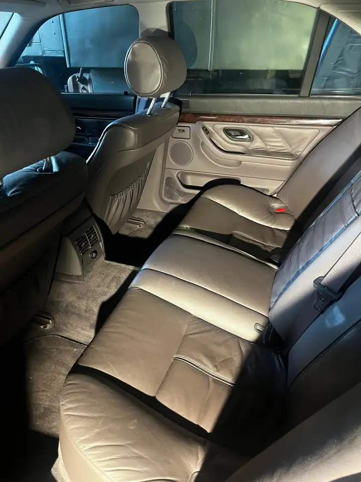 BMW 740i V8, foto 10