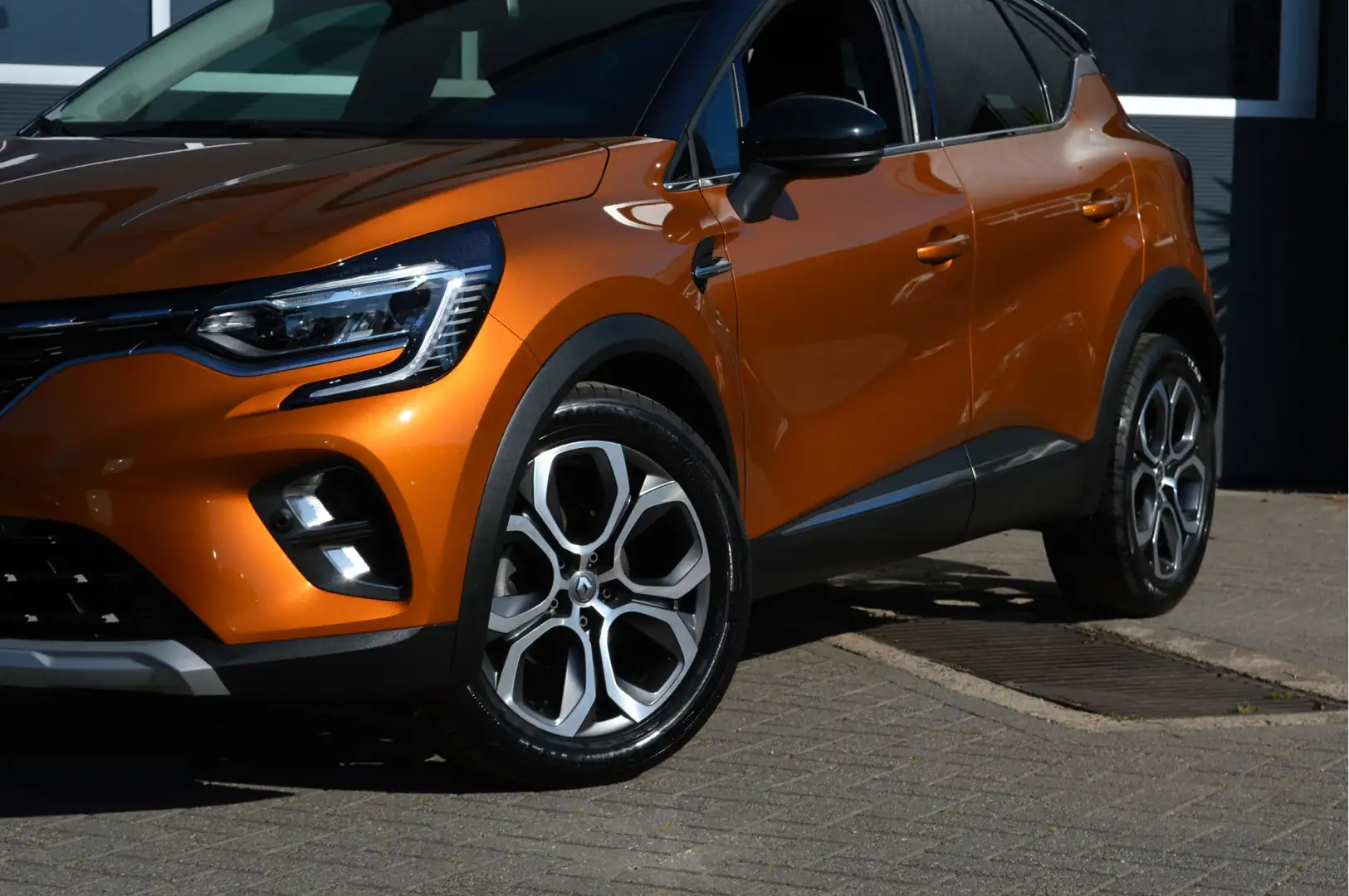 Renault Captur 1.3 TCe 140 Intens Automaat | Adapt.CC/Carplay/LED Oranje - 2