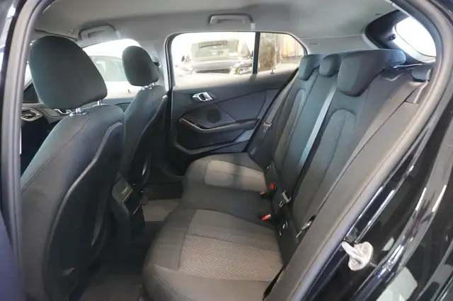 BMW 1 Series view 9