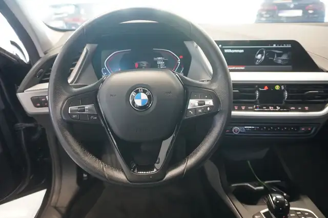 BMW 1 Series view 11