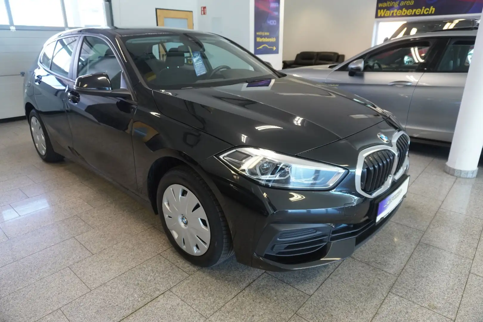 BMW 116 d Aut. LED/Virtual/Navi Schwarz - 2