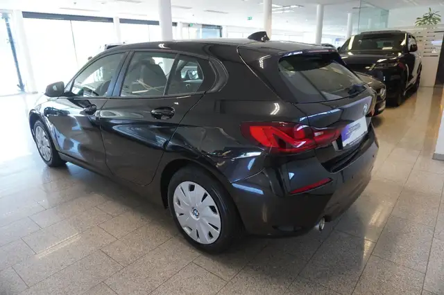 BMW 1 Series view 4