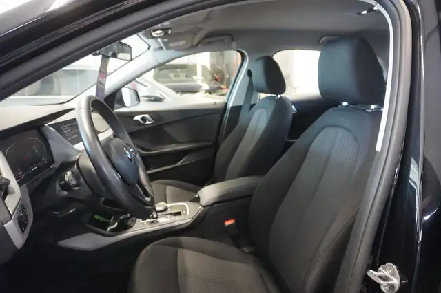 BMW 1 Series view 8